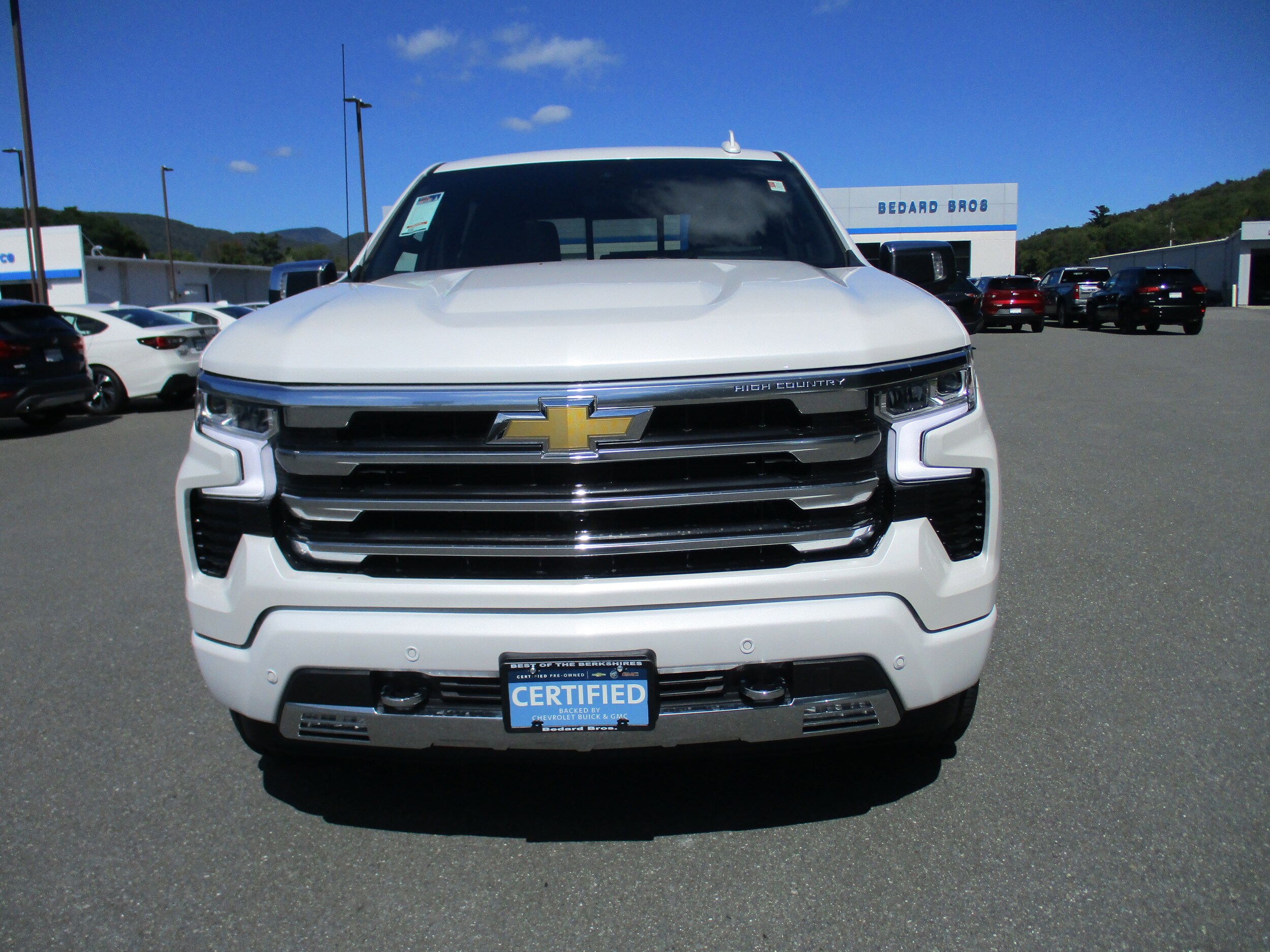 2023 Chevrolet Silverado 1500 High Country photo 2