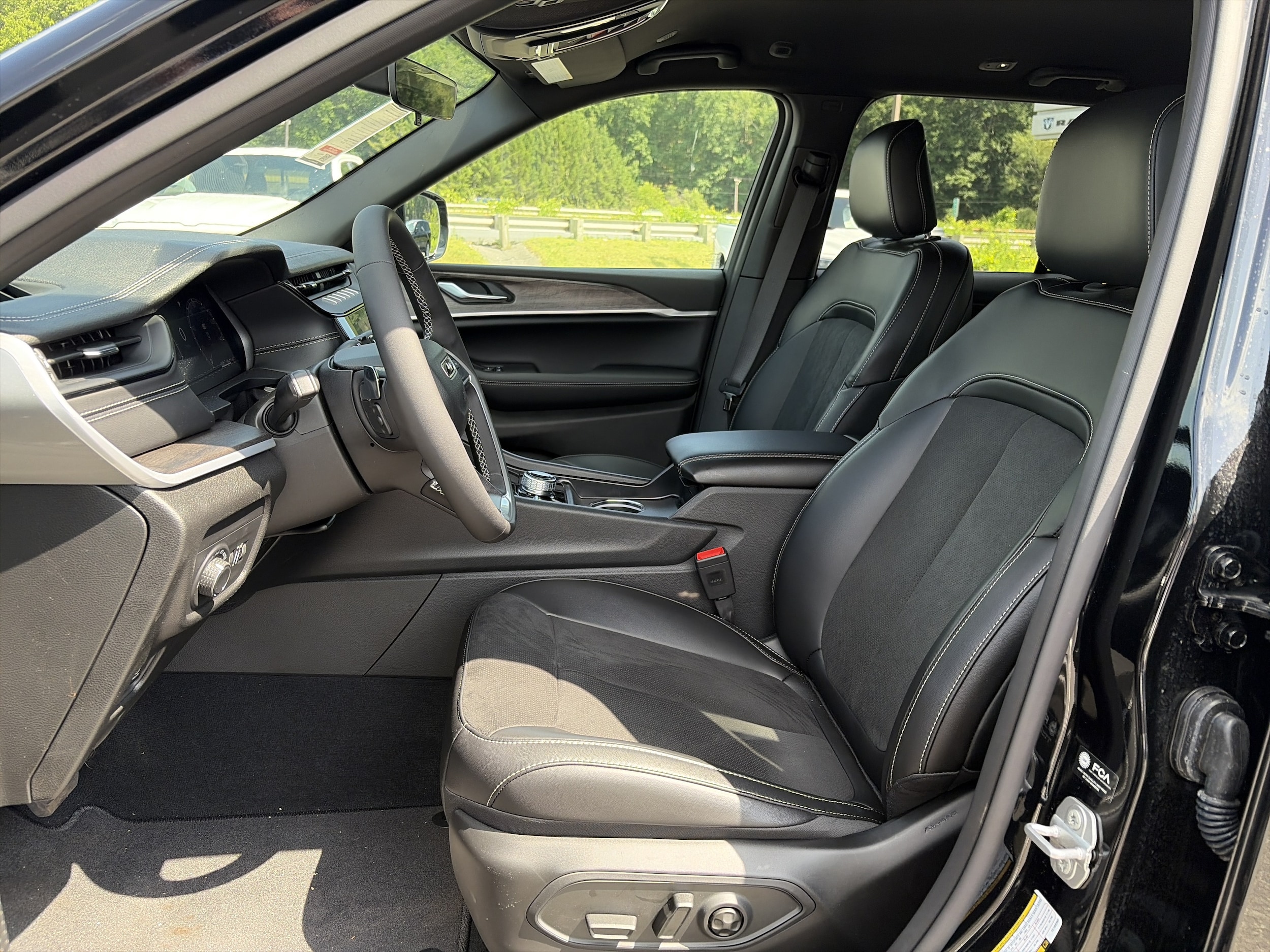 2026 Jeep Grand Cherokee Laredo - Photo 9