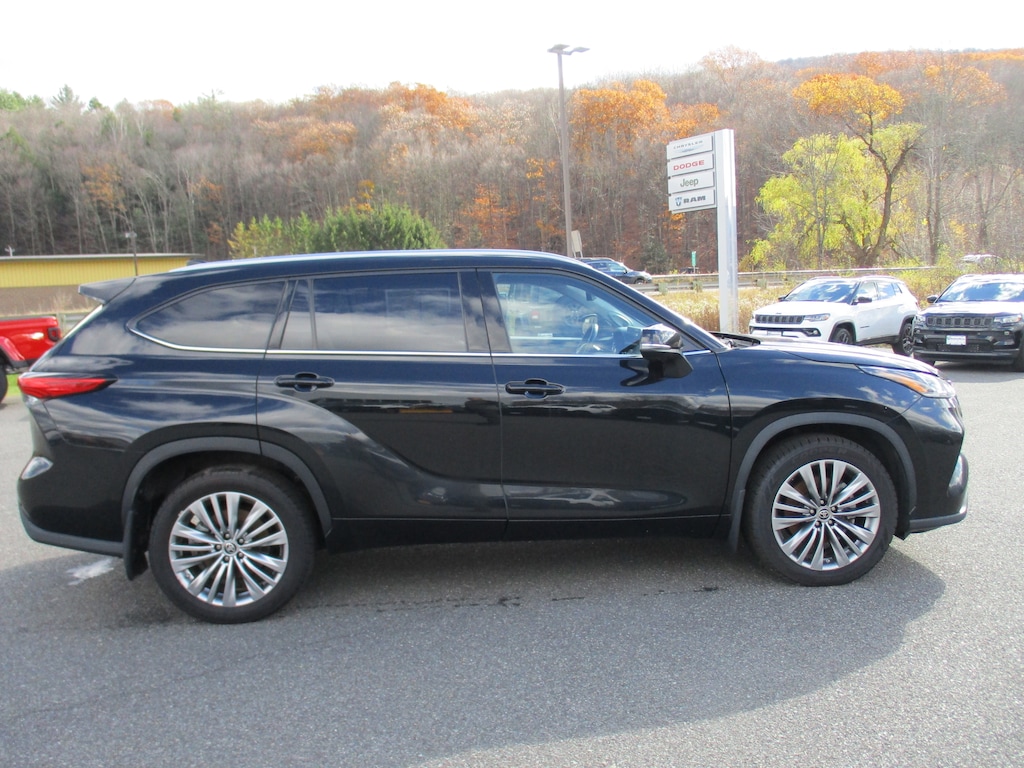 Used 2022 Toyota Highlander Platinum SUV