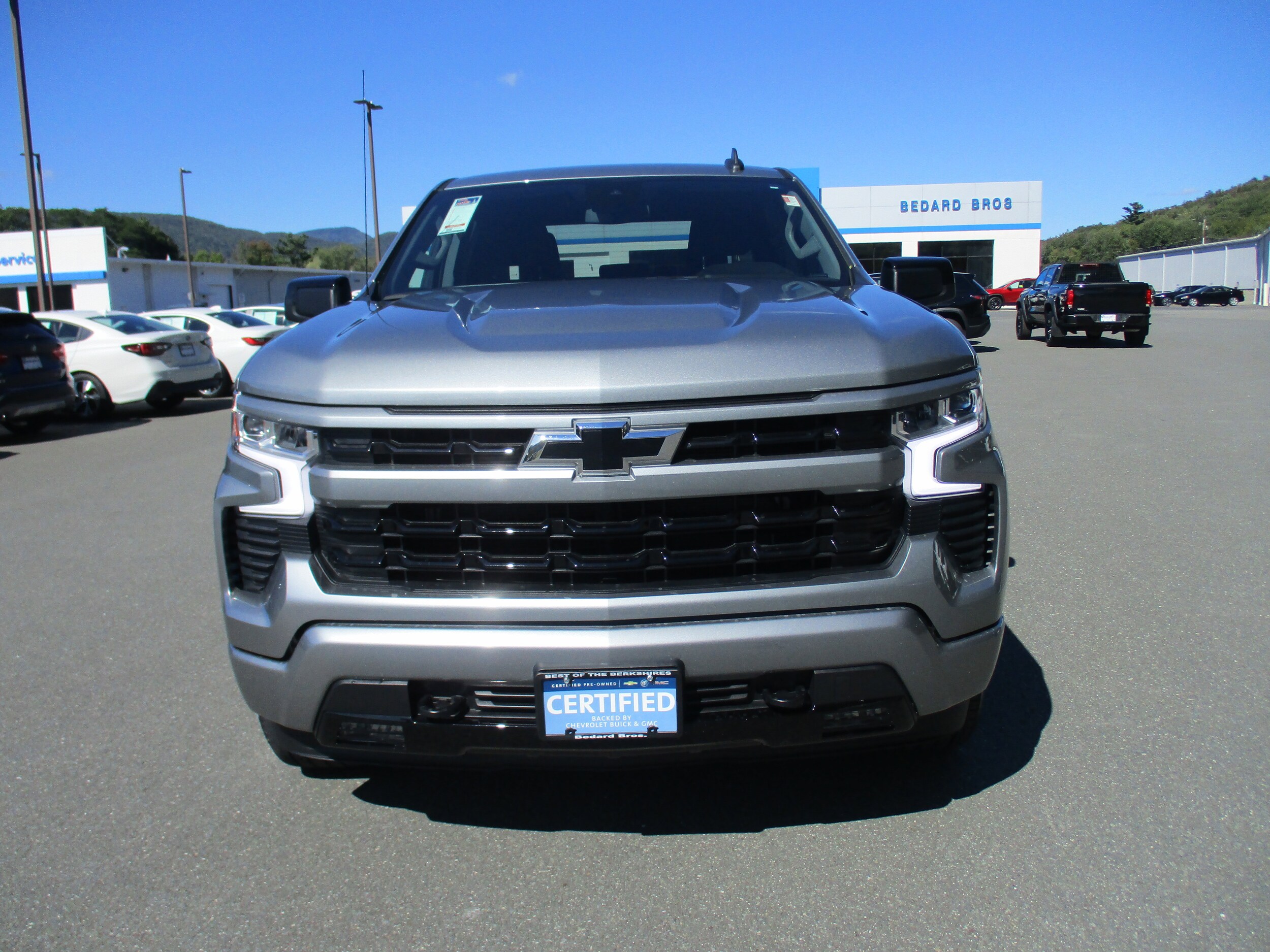 2023 Chevrolet Silverado 1500 RST photo 2