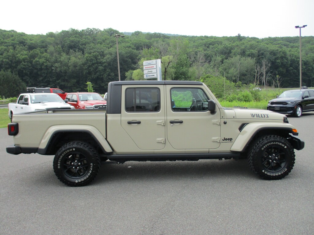 Used 2022 Jeep Gladiator Willys Truck Crew Cab