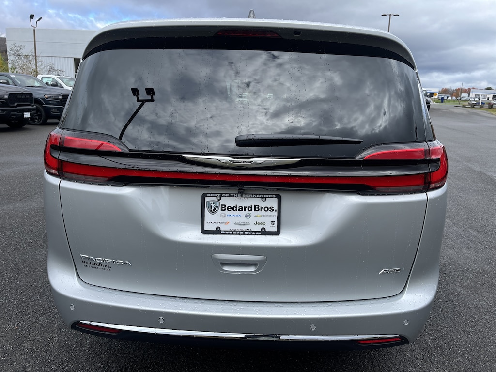 New 2026 Chrysler Pacifica Select Passenger Van