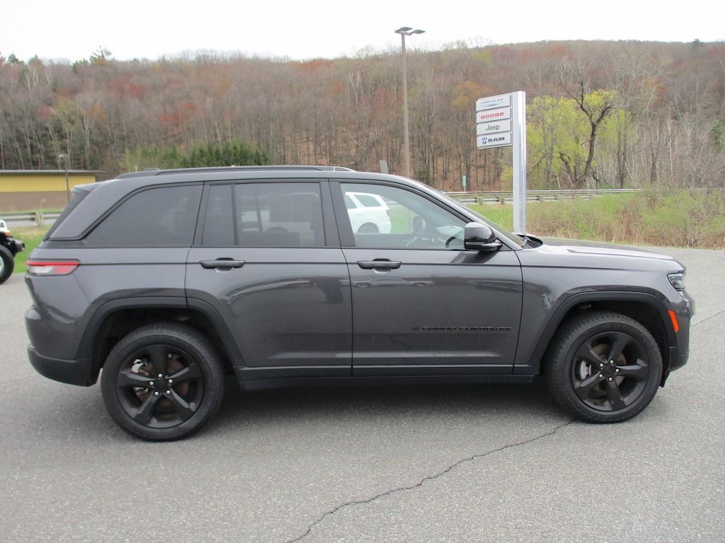 Certified 2023 Jeep Grand Cherokee Laredo SUV