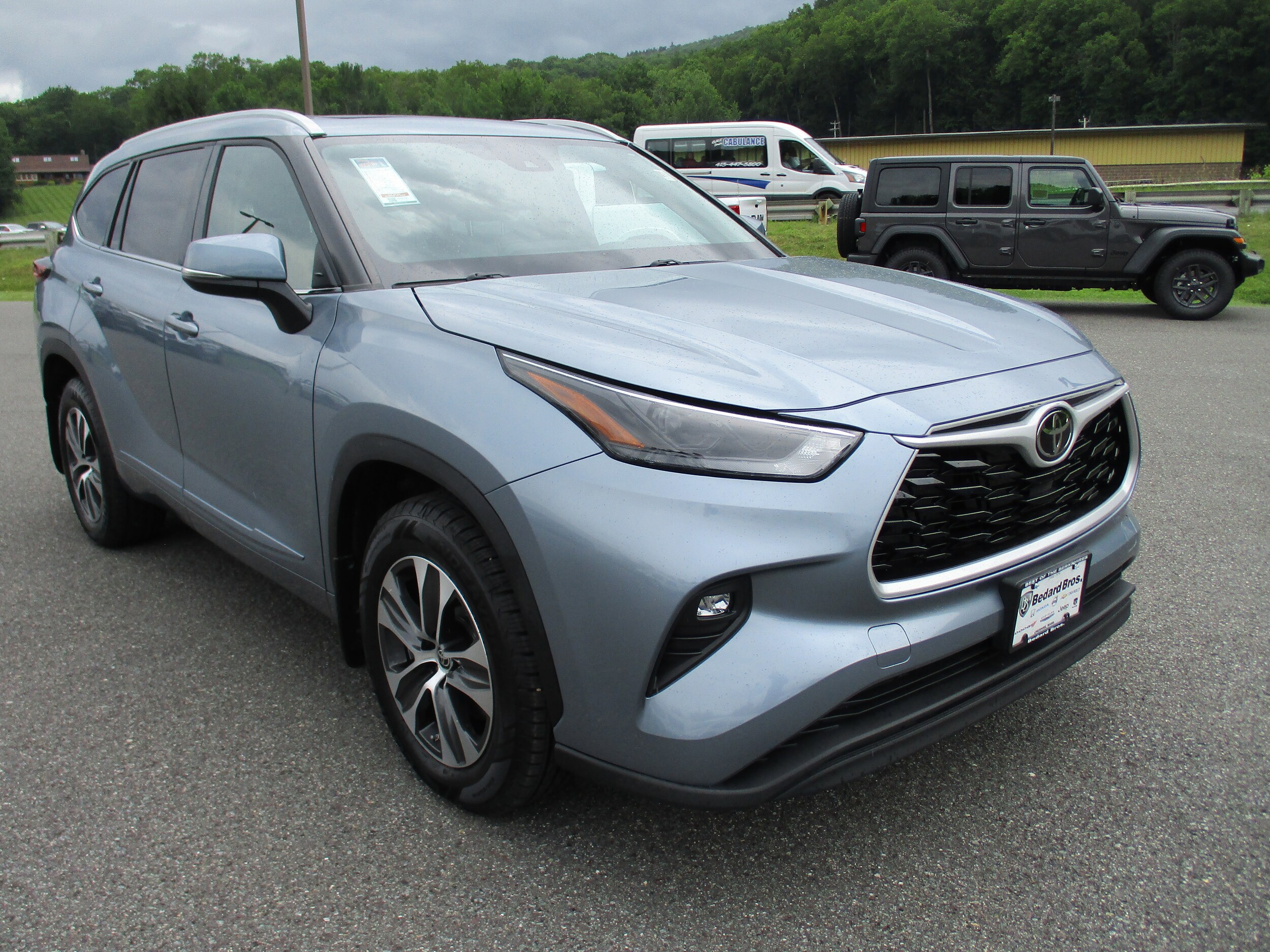 2022 Toyota Highlander XLE photo 3