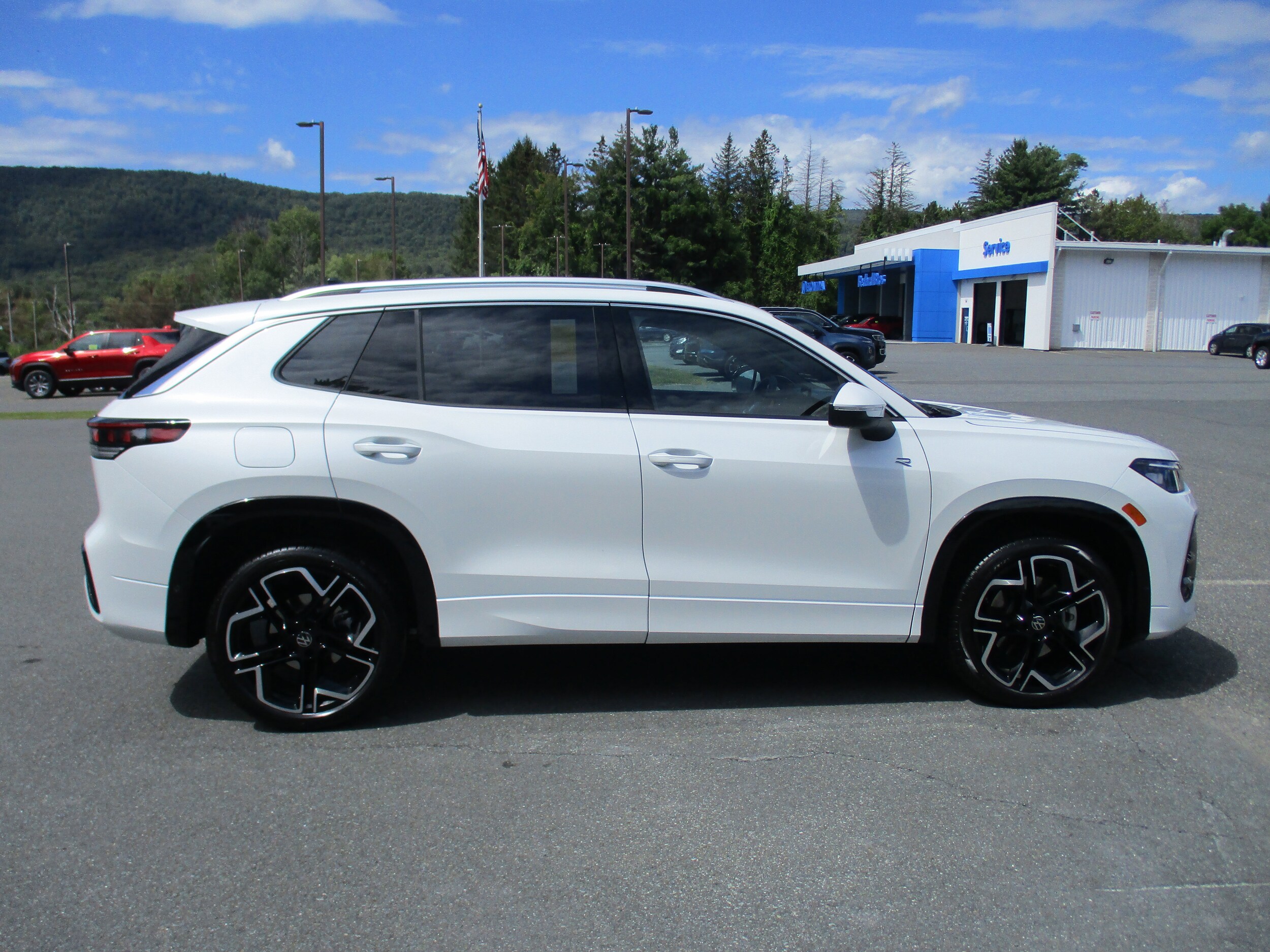 2025 Volkswagen Tiguan SEL R-Line Black photo 4