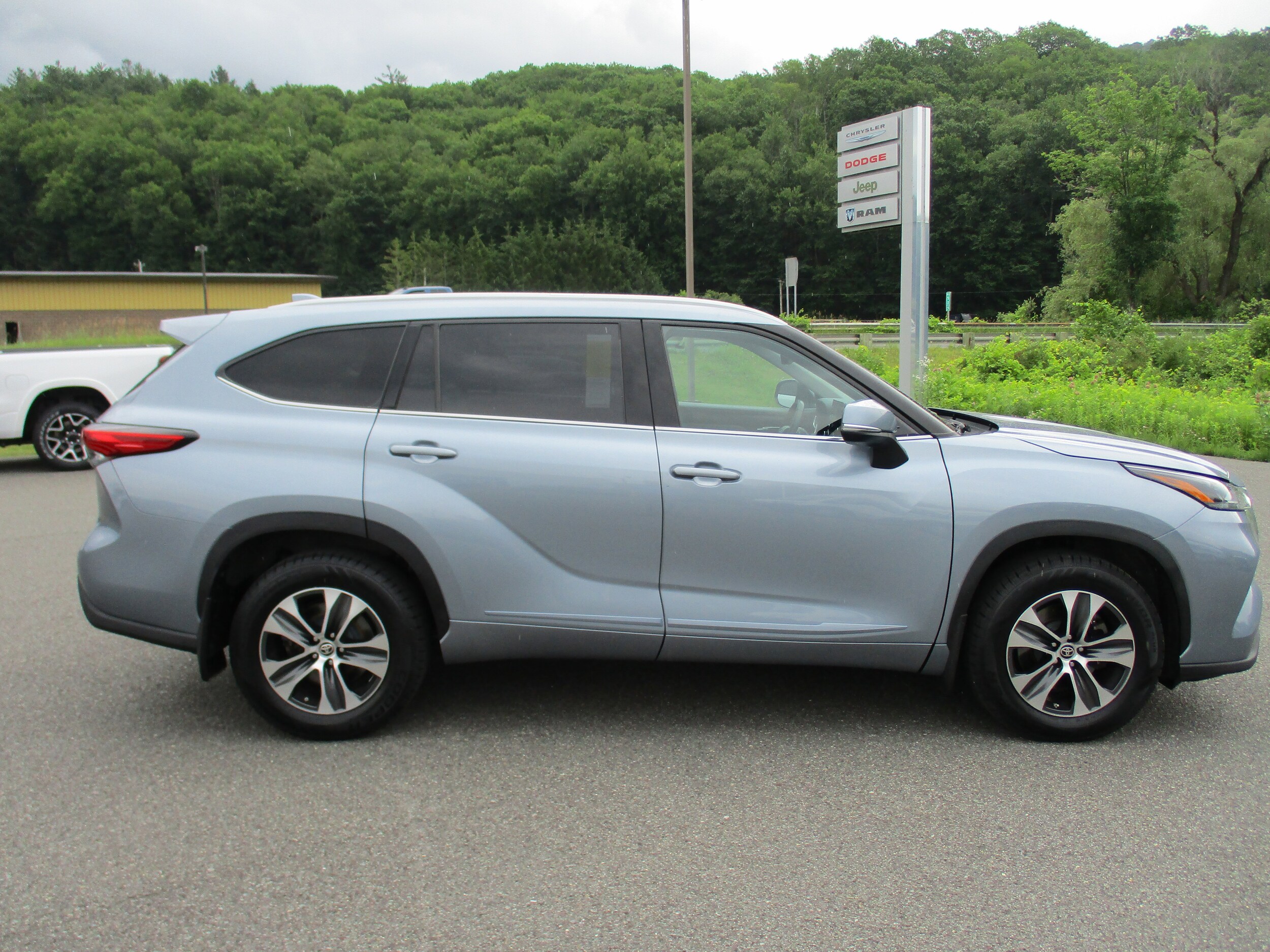 2022 Toyota Highlander XLE photo 4