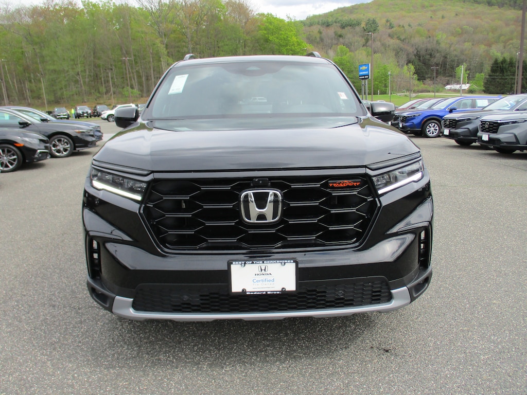 Used 2025 Honda Pilot TrailSport SUV