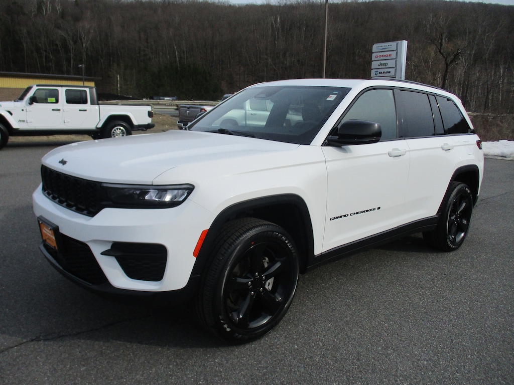 Certified 2023 Jeep Grand Cherokee Laredo SUV