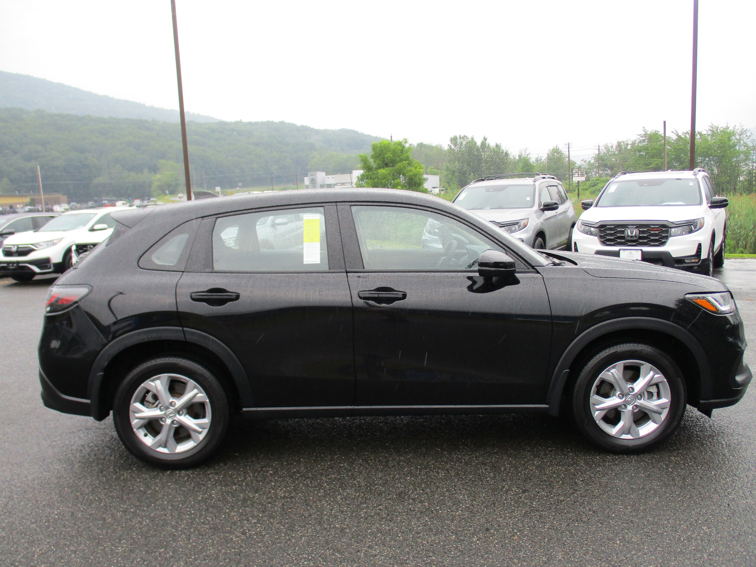 2023 Honda HR-V LX photo 3
