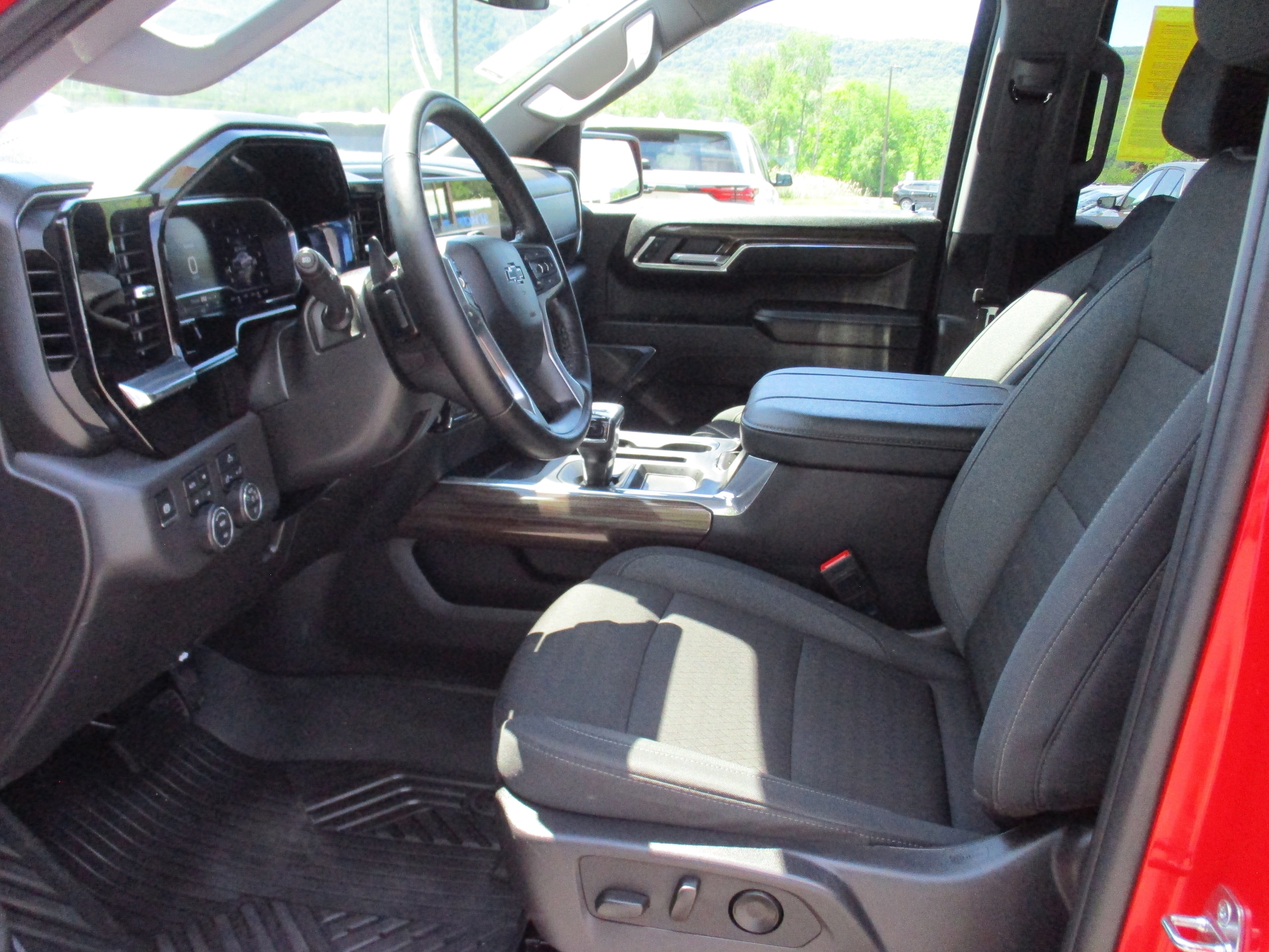 2024 Chevrolet Silverado 1500 LT Trail Boss - Photo 11