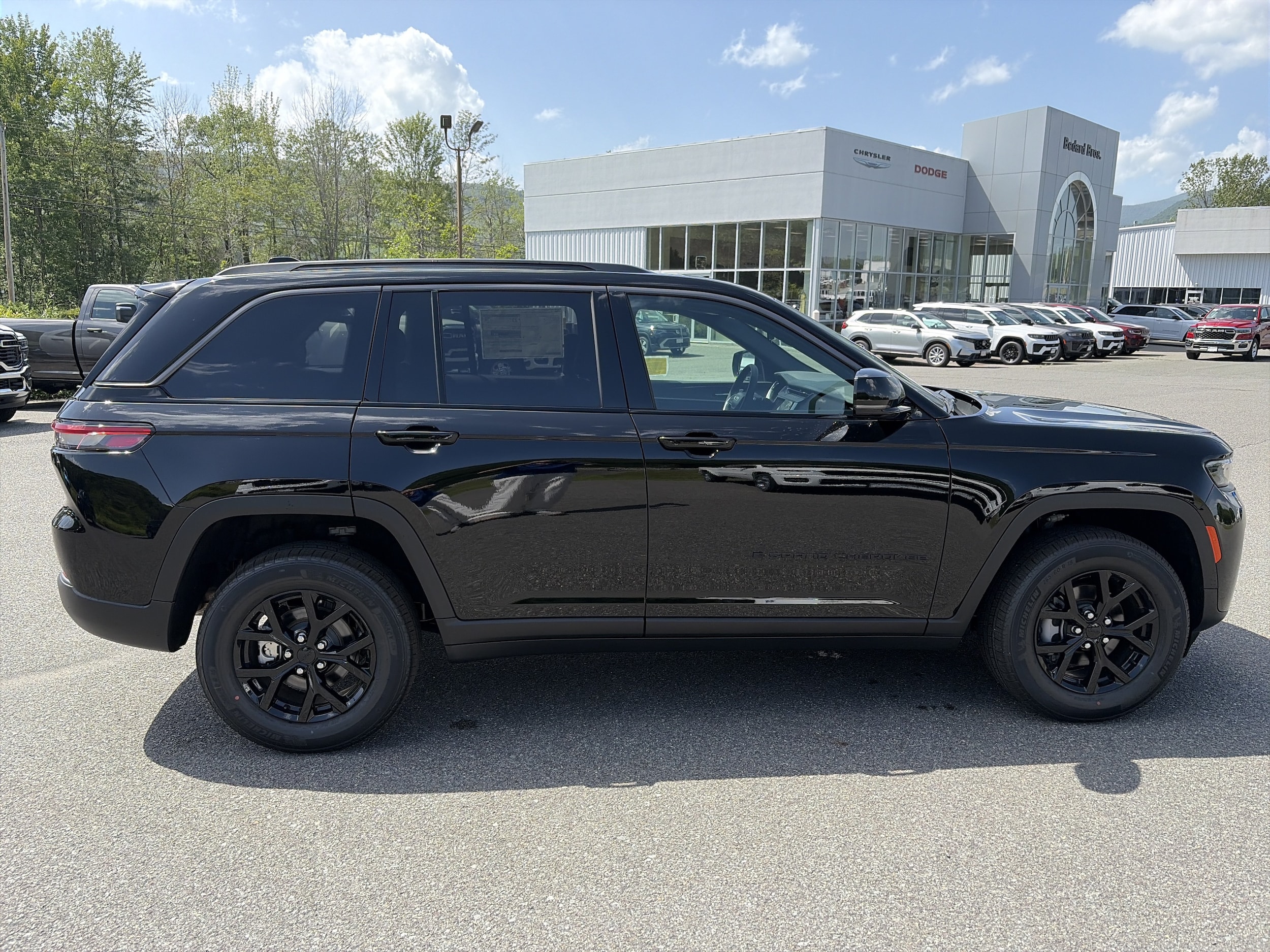2026 Jeep Grand Cherokee Laredo - Photo 6