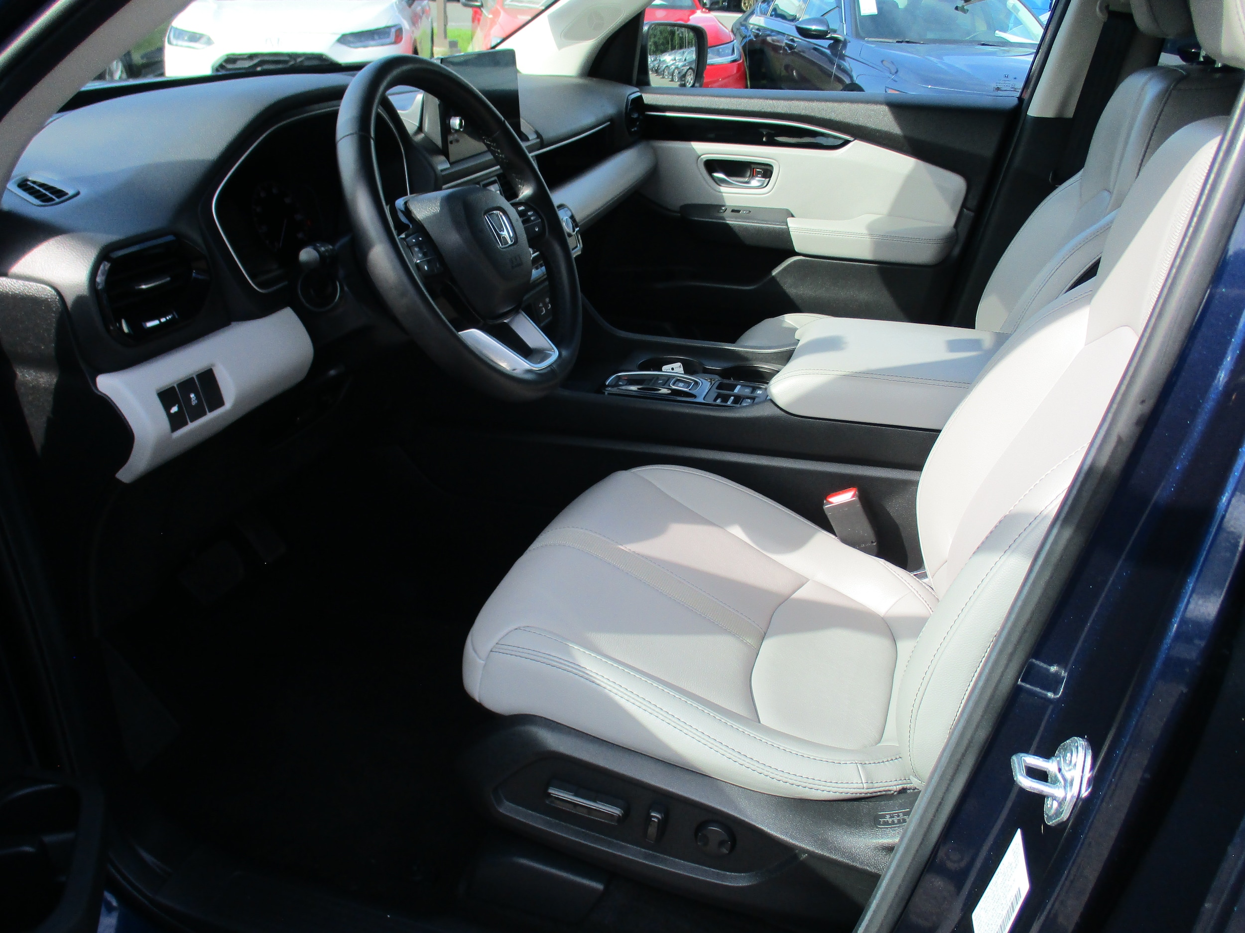 2025 Honda Pilot EX-L - Photo 11