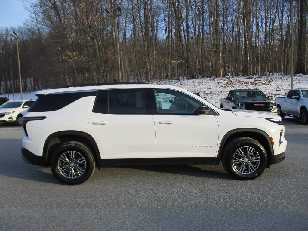 Certified 2025 Chevrolet Traverse LT SUV