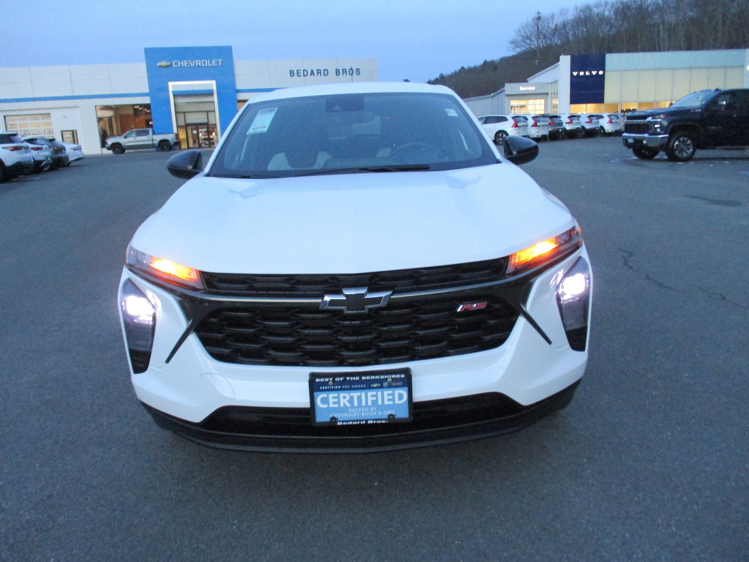 2024 Chevrolet Trax photo 2