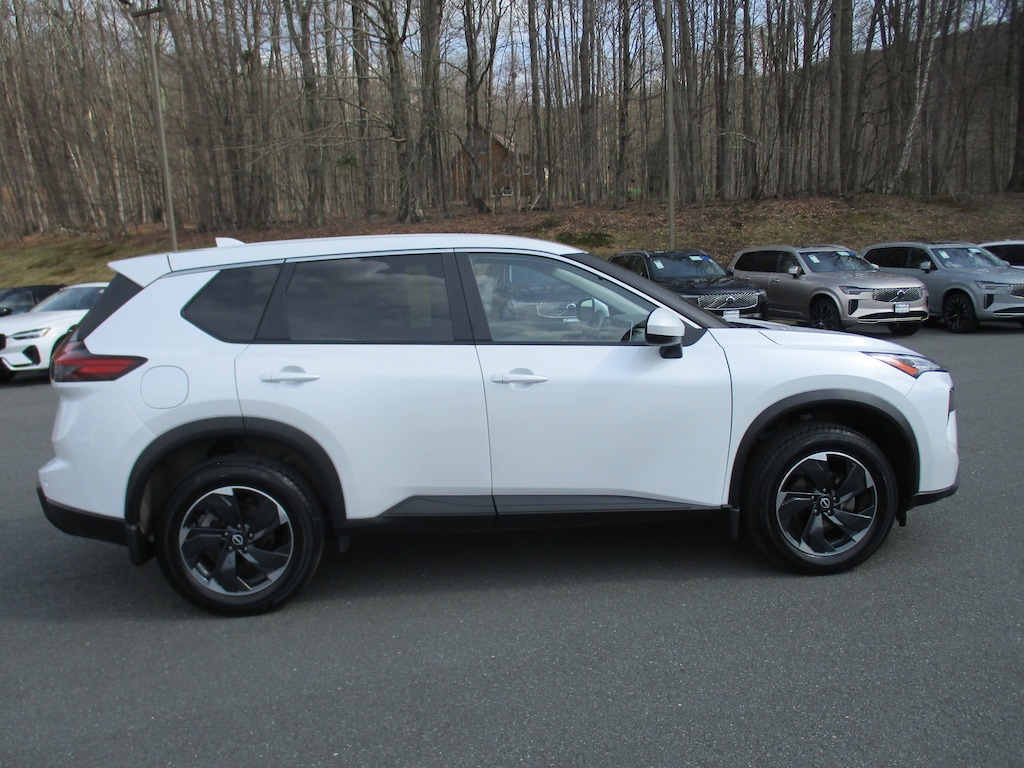 Used 2024 Nissan Rogue SV SUV