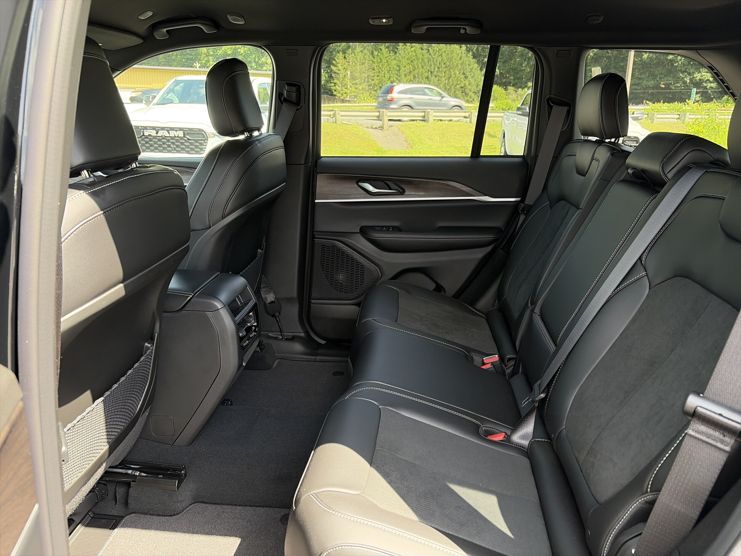 2026 Jeep Grand Cherokee Laredo - Photo 10