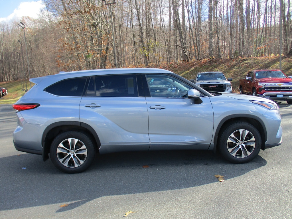 Used 2022 Toyota Highlander XLE SUV