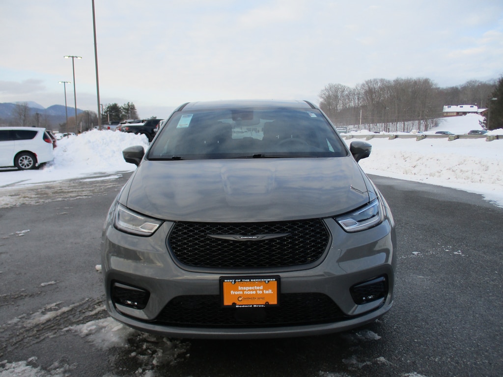 Used 2023 Chrysler Pacifica Plug-In Hybrid Touring L Van Passenger Van
