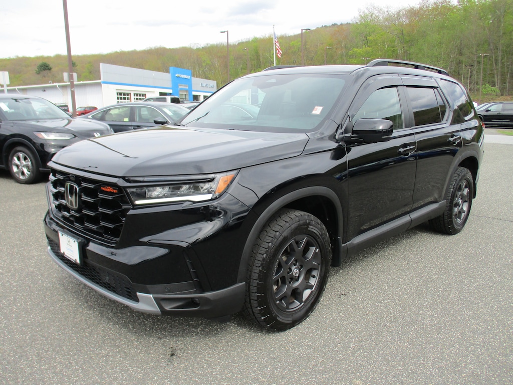 Used 2025 Honda Pilot TrailSport SUV