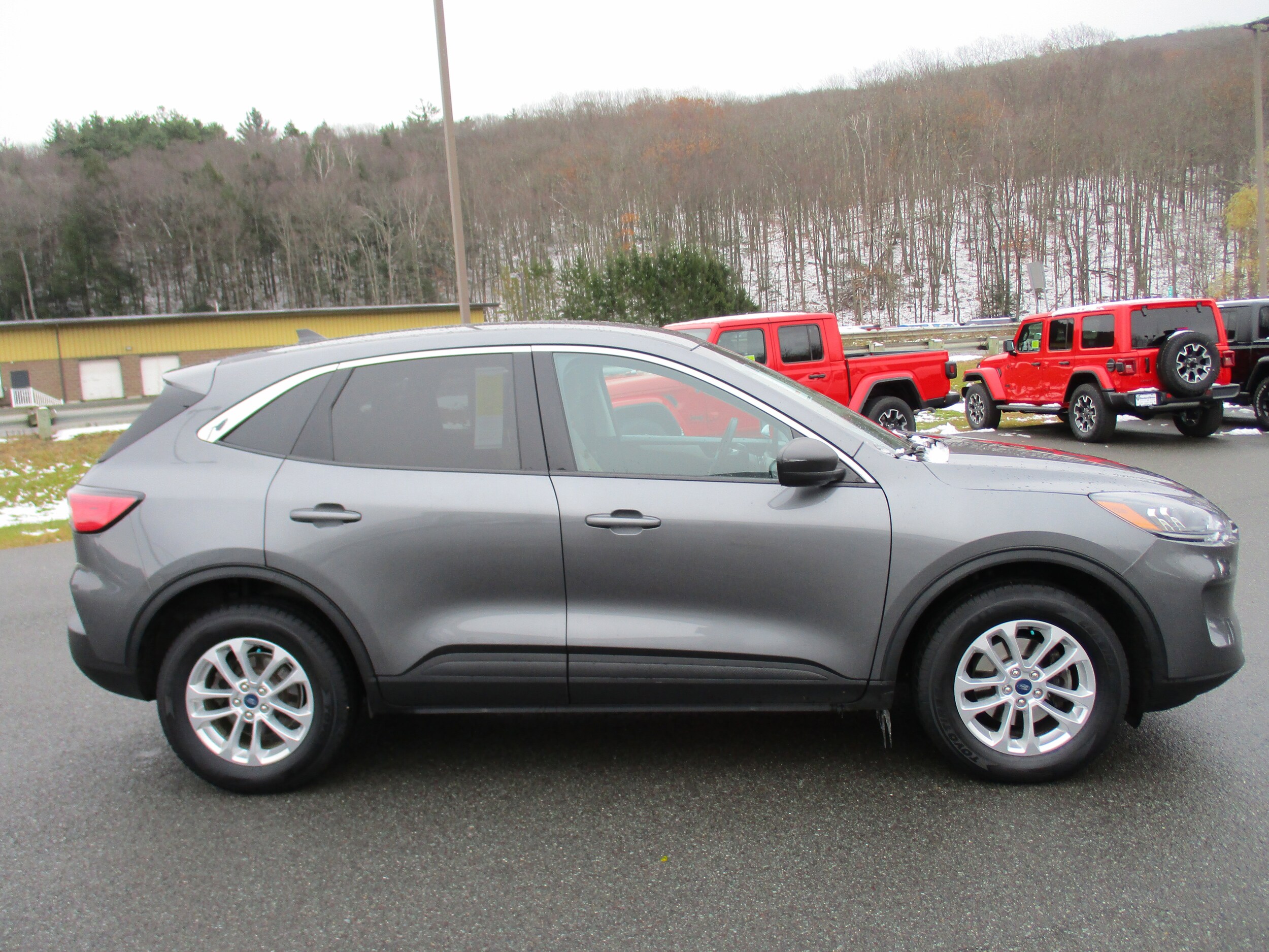 2022 Ford Escape SE photo 4