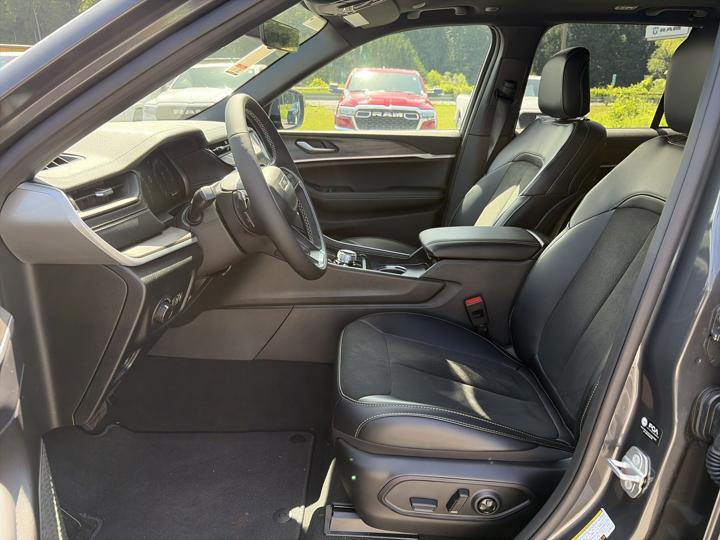2026 Jeep Grand Cherokee Laredo - Photo 9