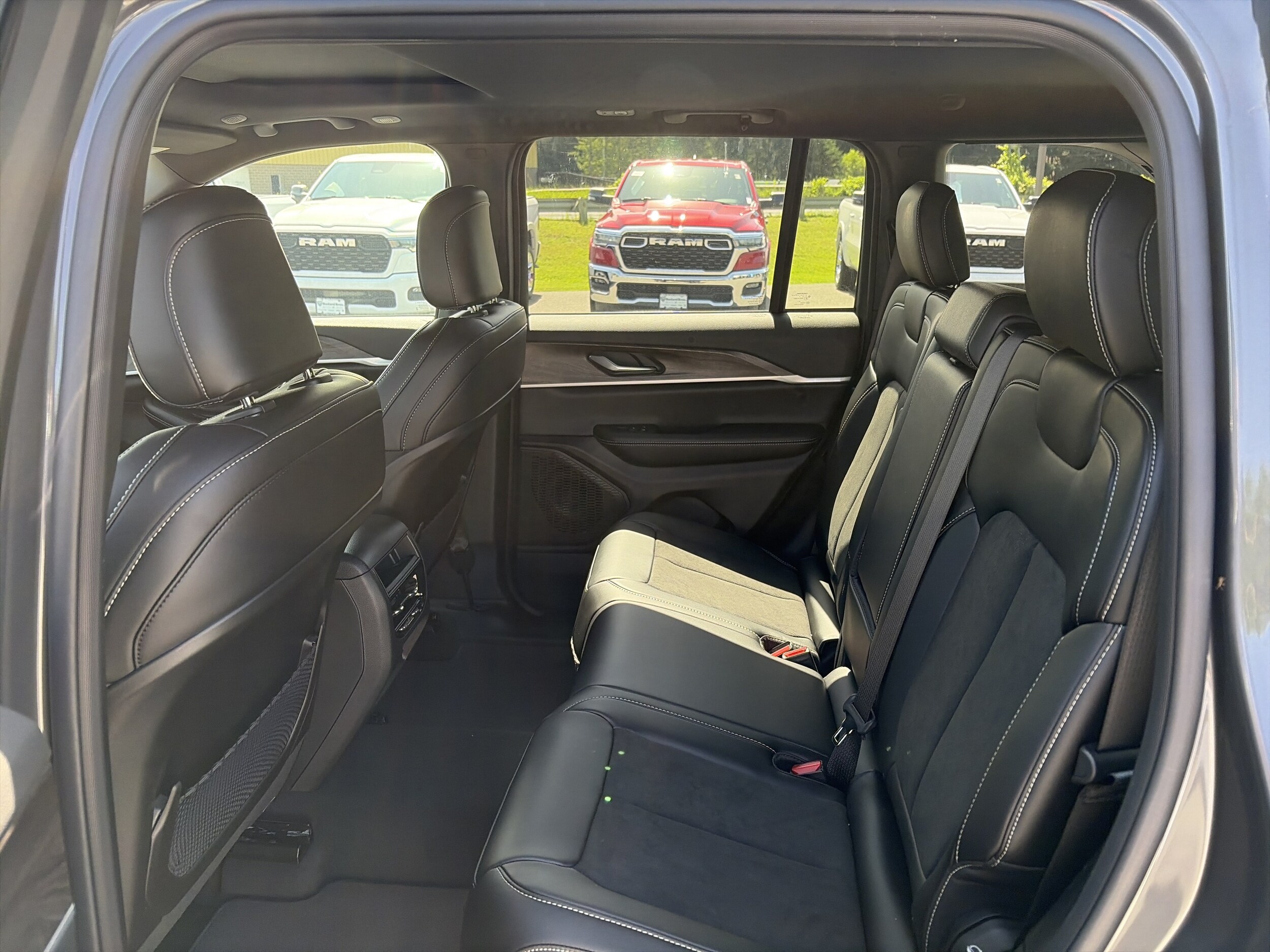 2026 Jeep Grand Cherokee Laredo - Photo 10