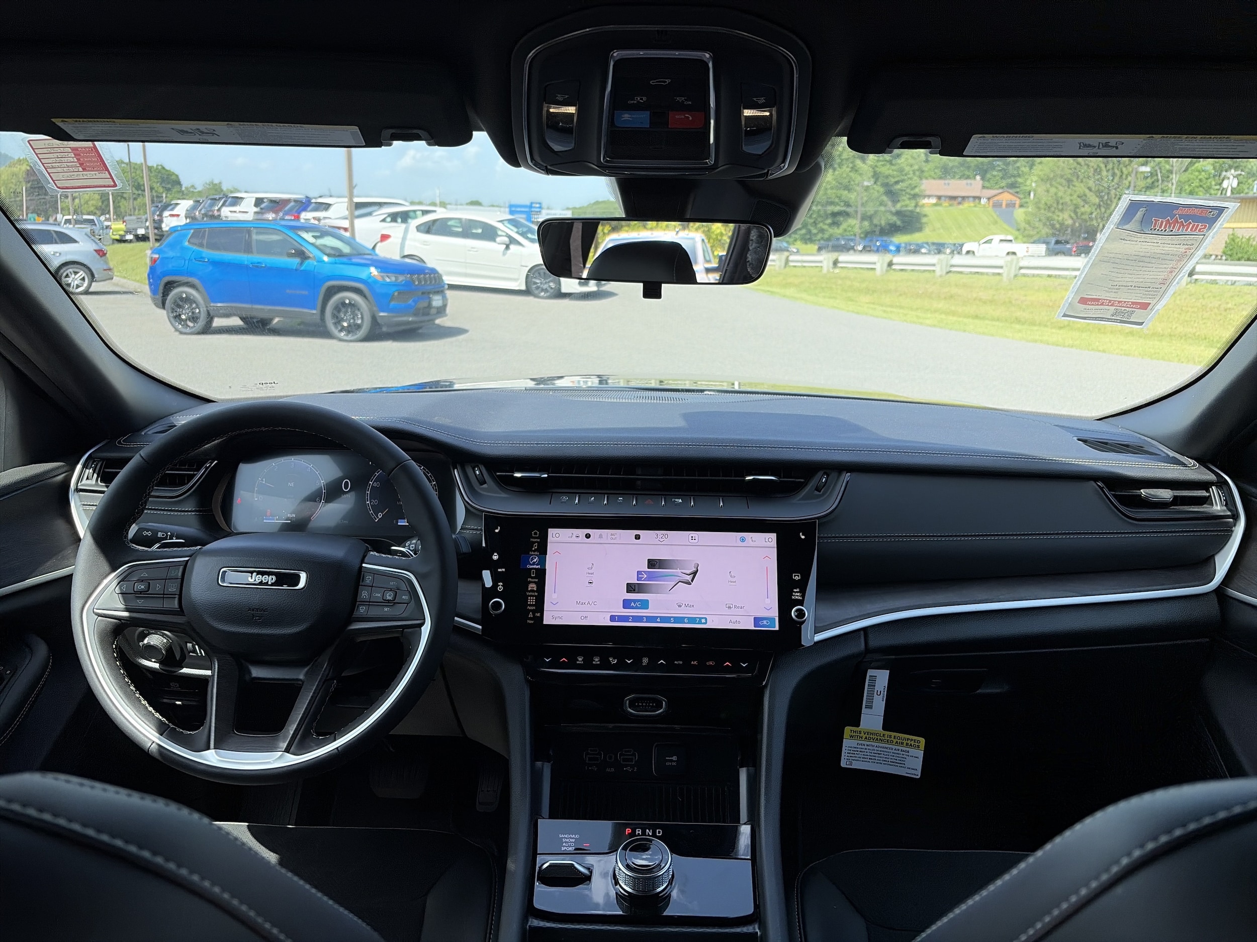 2026 Jeep Grand Cherokee Laredo - Photo 13