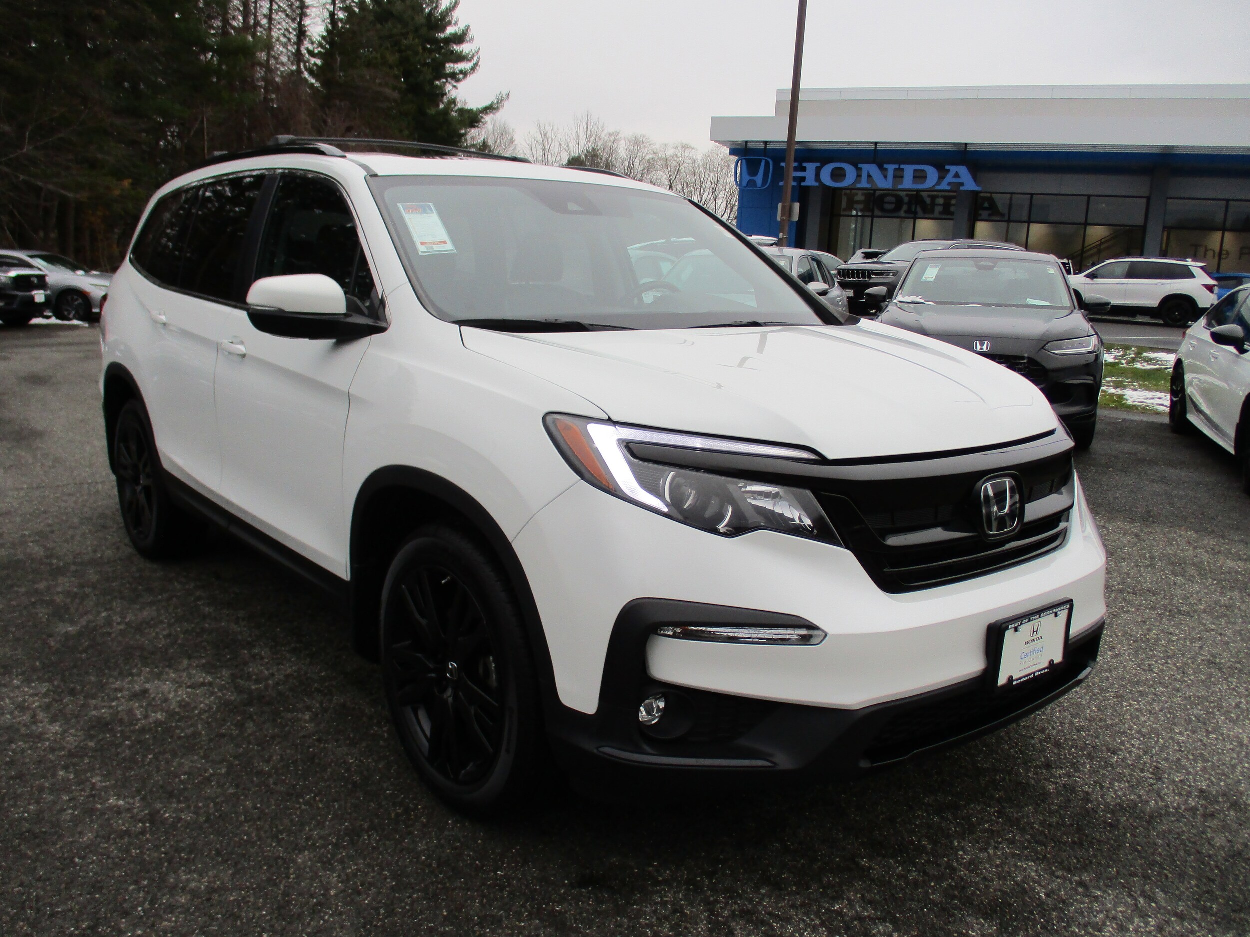2021 Honda Pilot Special Edition photo 2