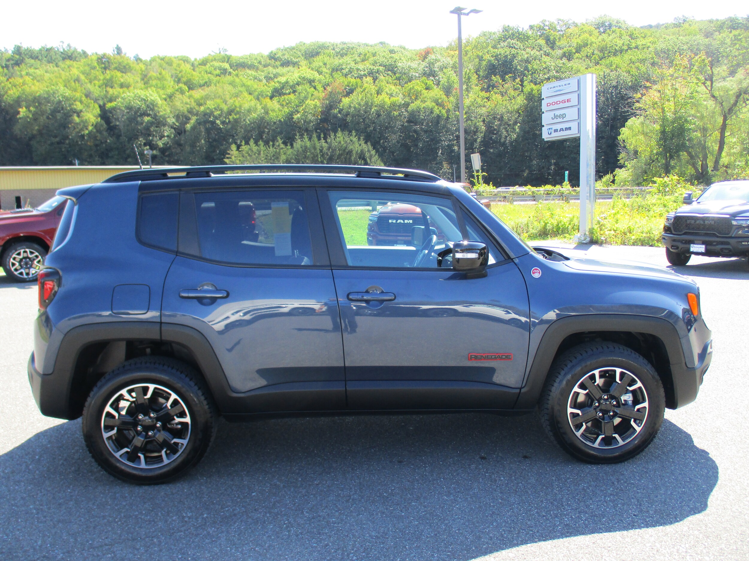 2023 Jeep Renegade Trailhawk photo 4