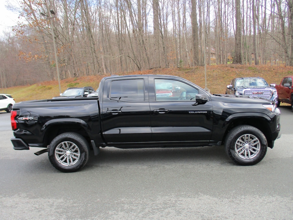 Used 2024 Chevrolet Colorado LT Truck Crew Cab
