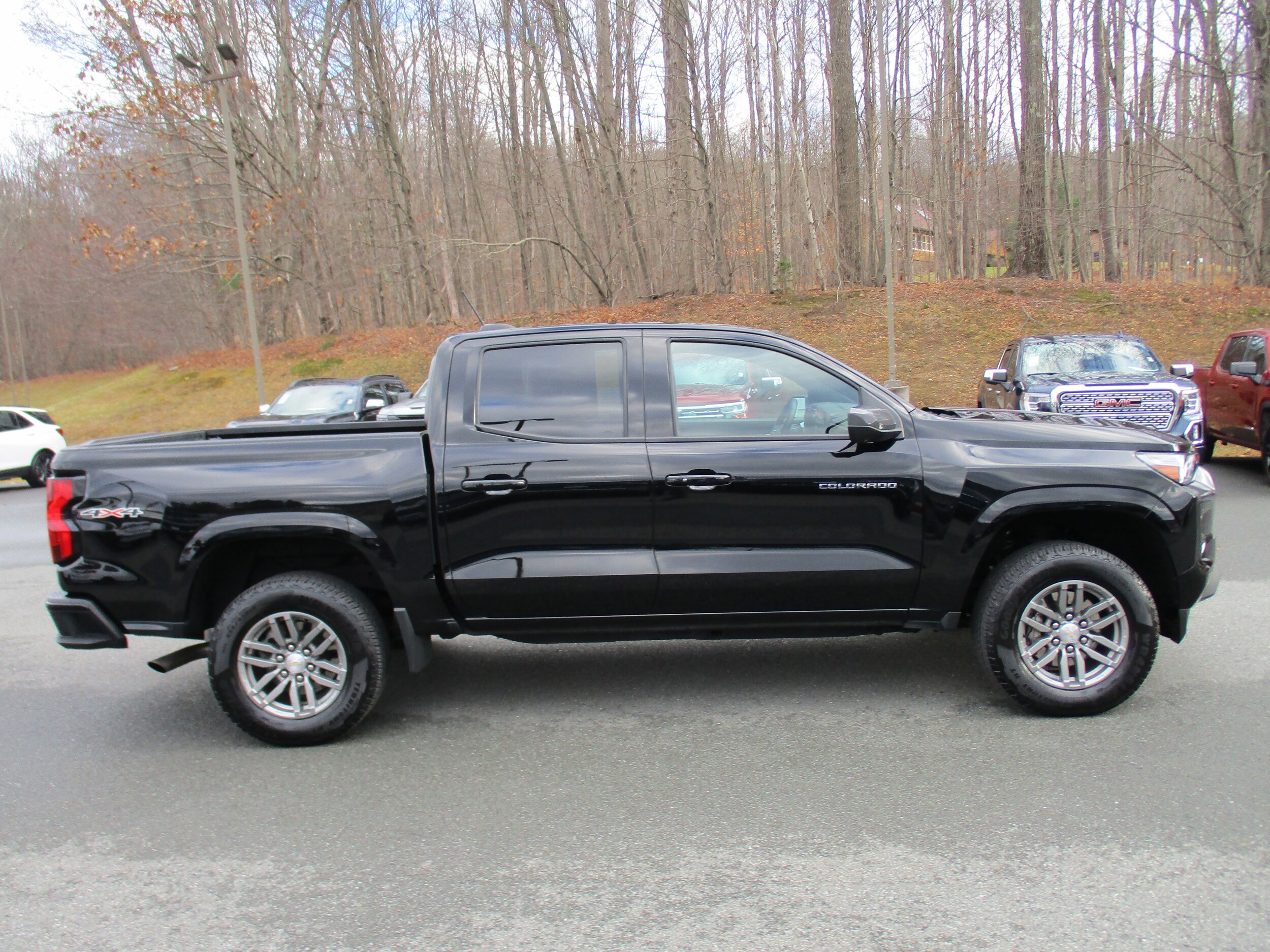 2024 Chevrolet Colorado LT photo 4