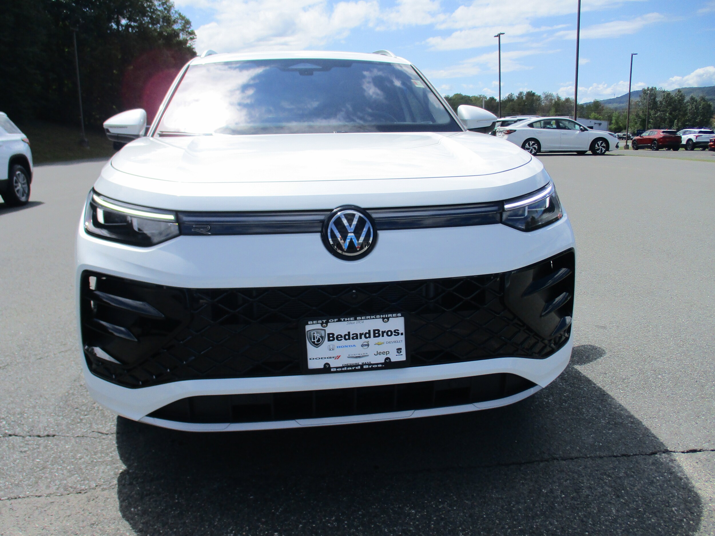 2025 Volkswagen Tiguan SEL R-Line Black photo 2
