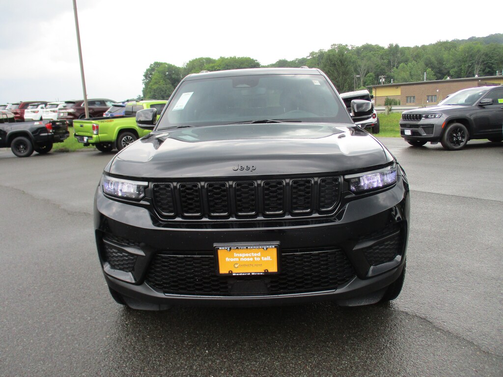 Used 2023 Jeep Grand Cherokee Altitude SUV