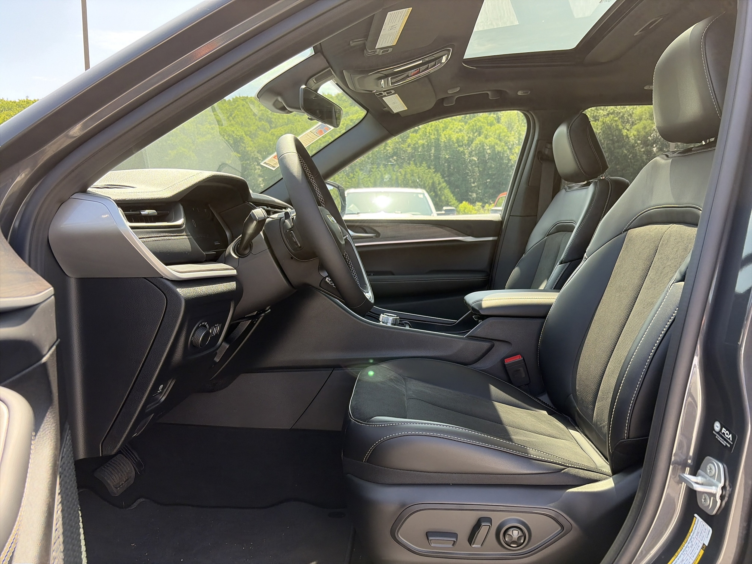 2026 Jeep Grand Cherokee Laredo - Photo 10