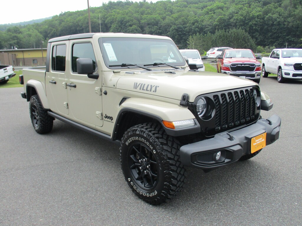 Used 2022 Jeep Gladiator Willys Truck Crew Cab