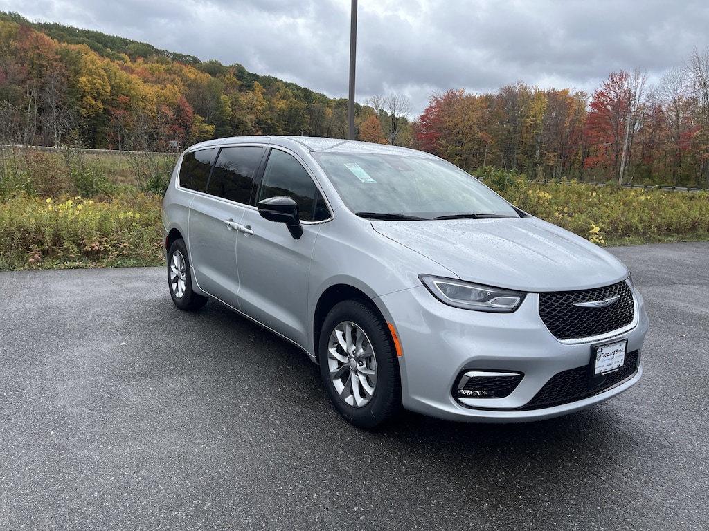 New 2026 Chrysler Pacifica Select Passenger Van