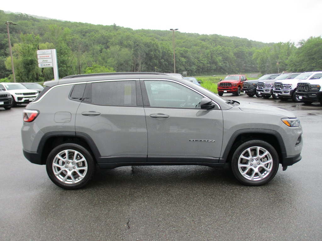 Used 2024 Jeep Compass Latitude Lux SUV