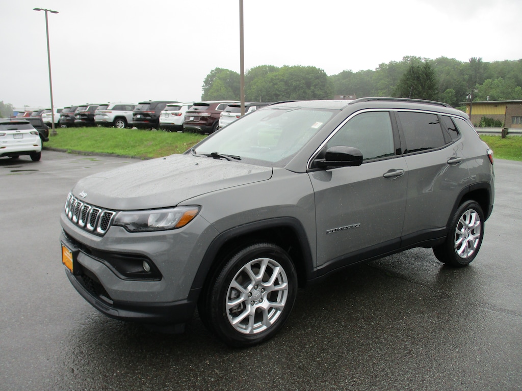 Used 2024 Jeep Compass Latitude Lux SUV