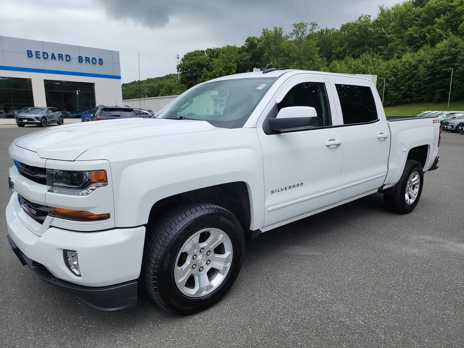 Used 2018 Chevrolet Silverado 1500 LT with VIN 3GCUKREC1JG619805 for sale in Cheshire, MA