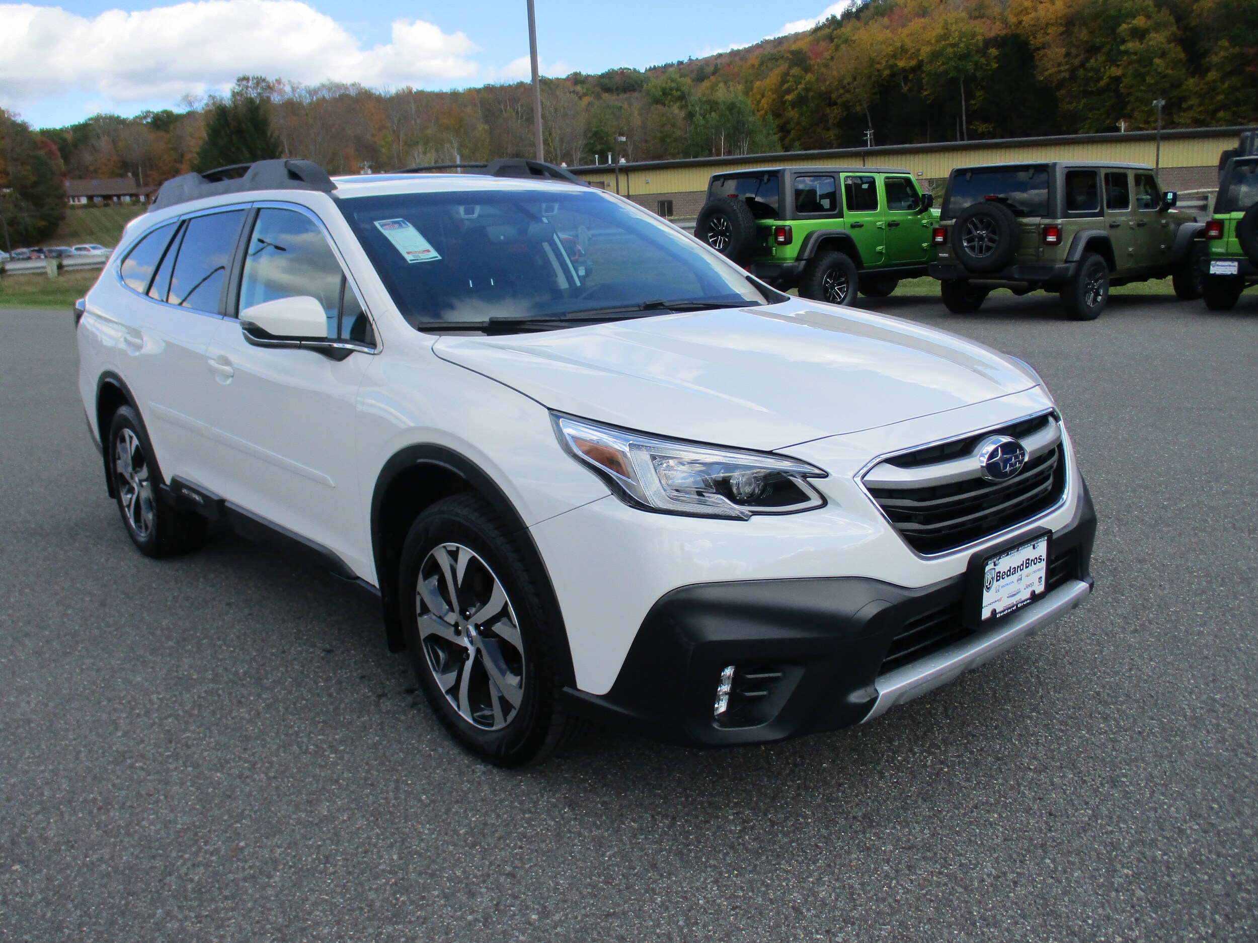 2020 Subaru Outback Limited photo 2