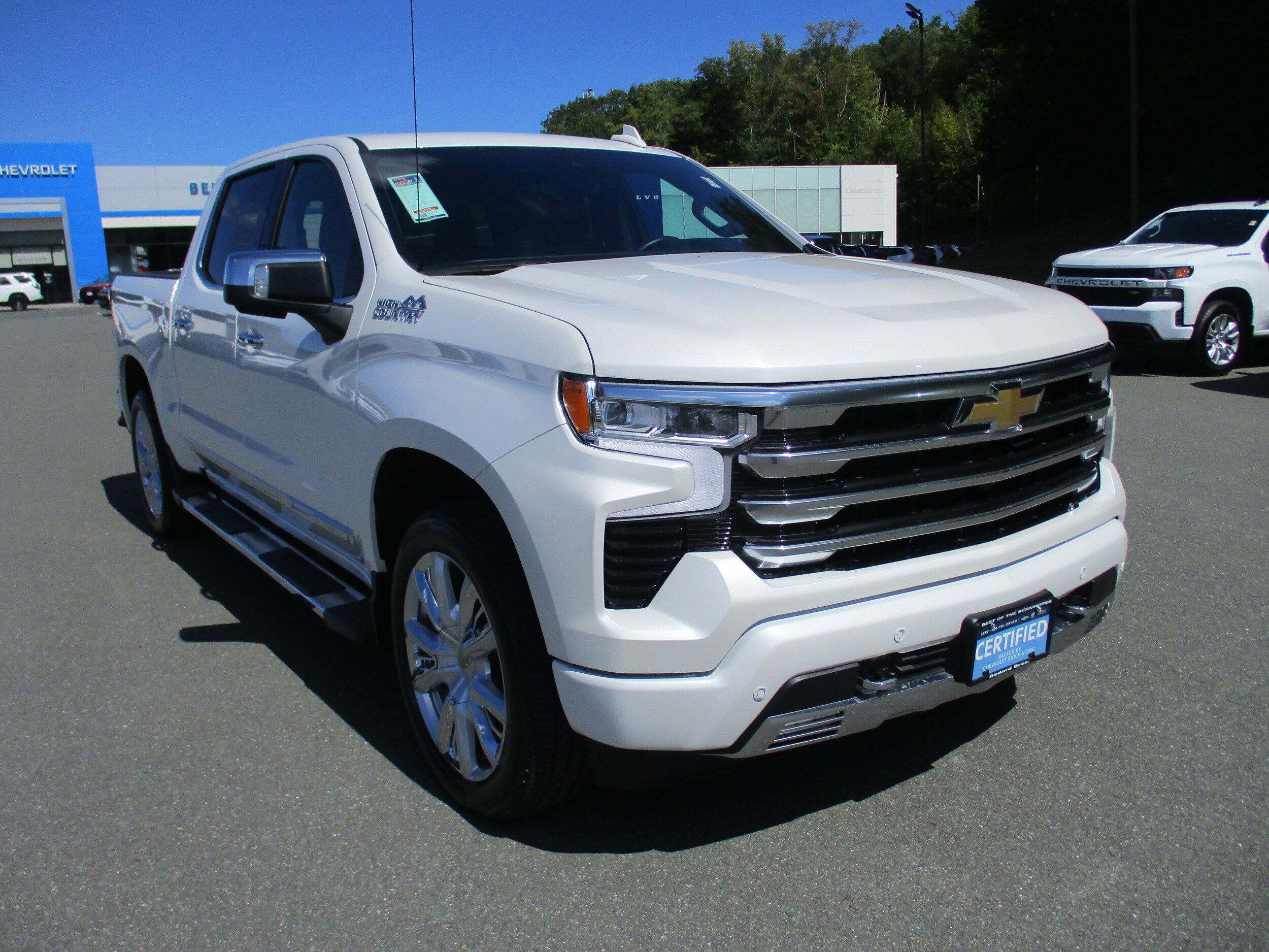 2023 Chevrolet Silverado 1500 High Country photo 3