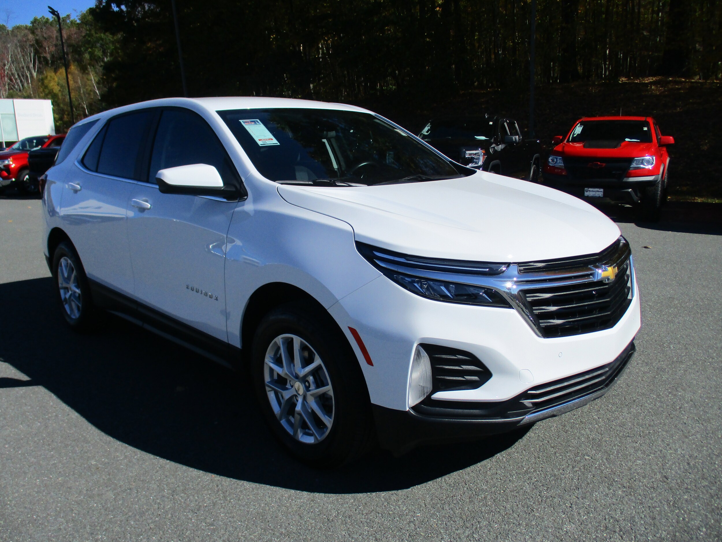 2022 Chevrolet Equinox LT photo 2
