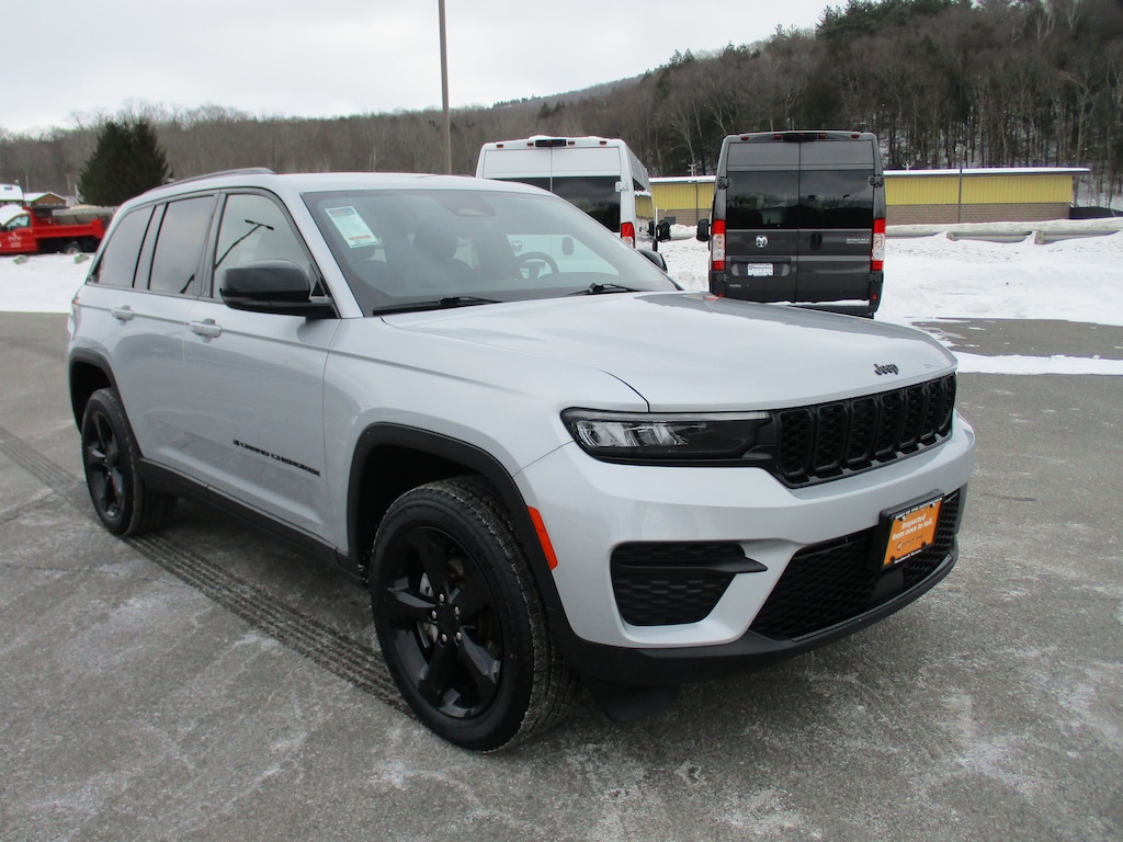 Certified 2023 Jeep Grand Cherokee Laredo SUV