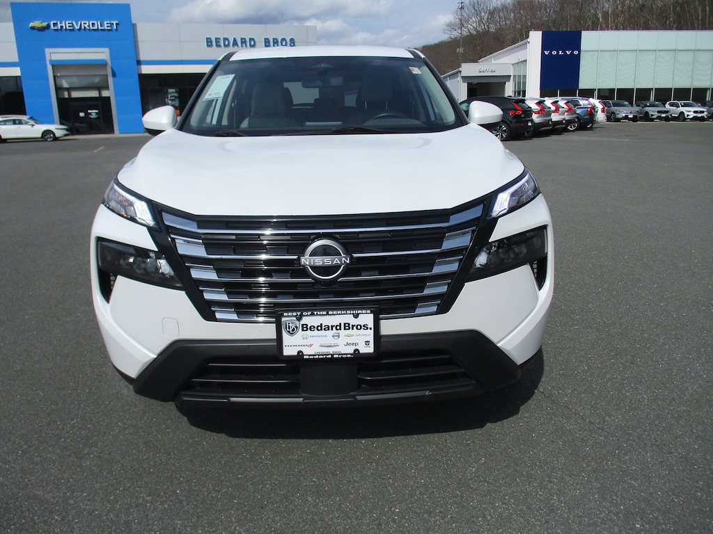 Used 2024 Nissan Rogue SV SUV
