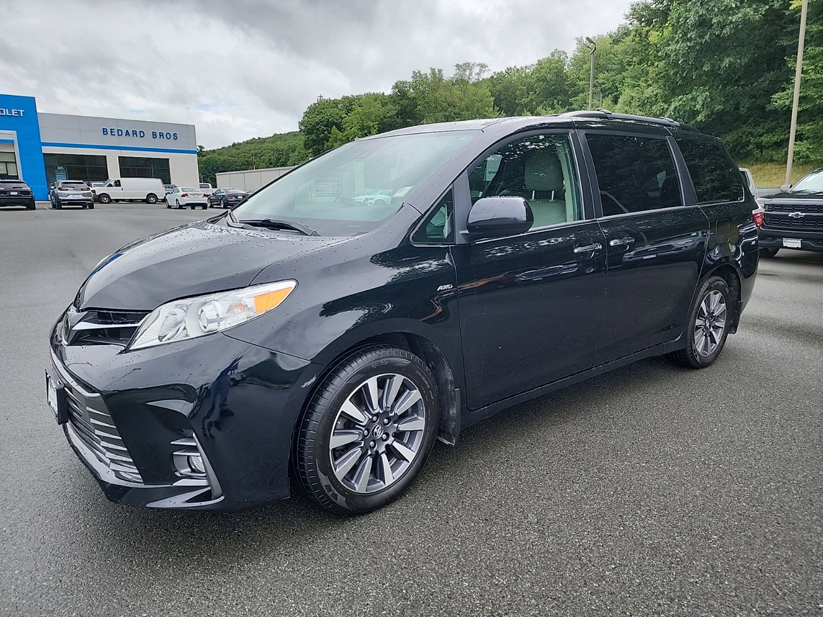 Used 2018 Toyota Sienna XLE Premium with VIN 5TDDZ3DC4JS204201 for sale in Cheshire, MA