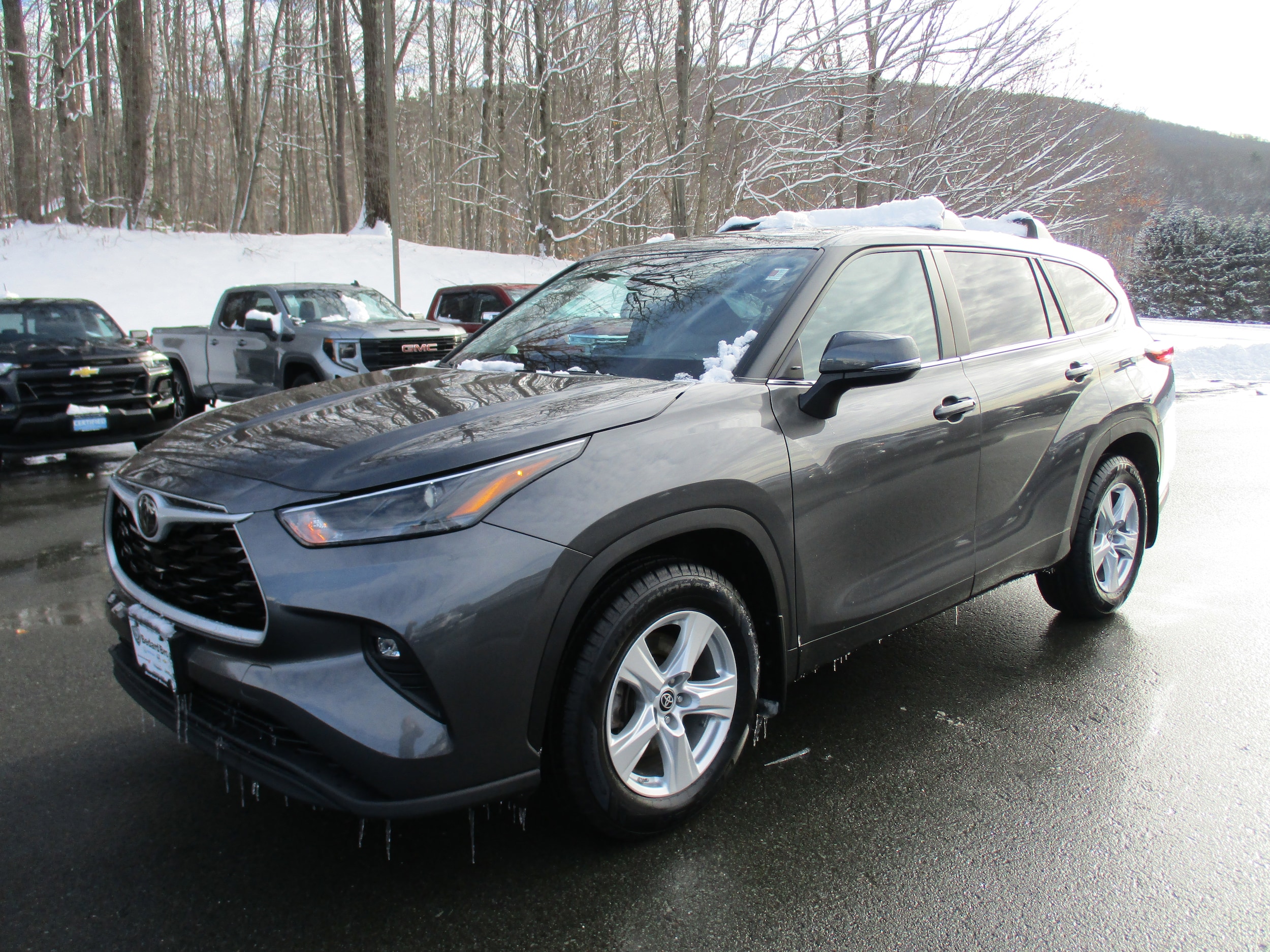 2024 Toyota Highlander XLE's photo