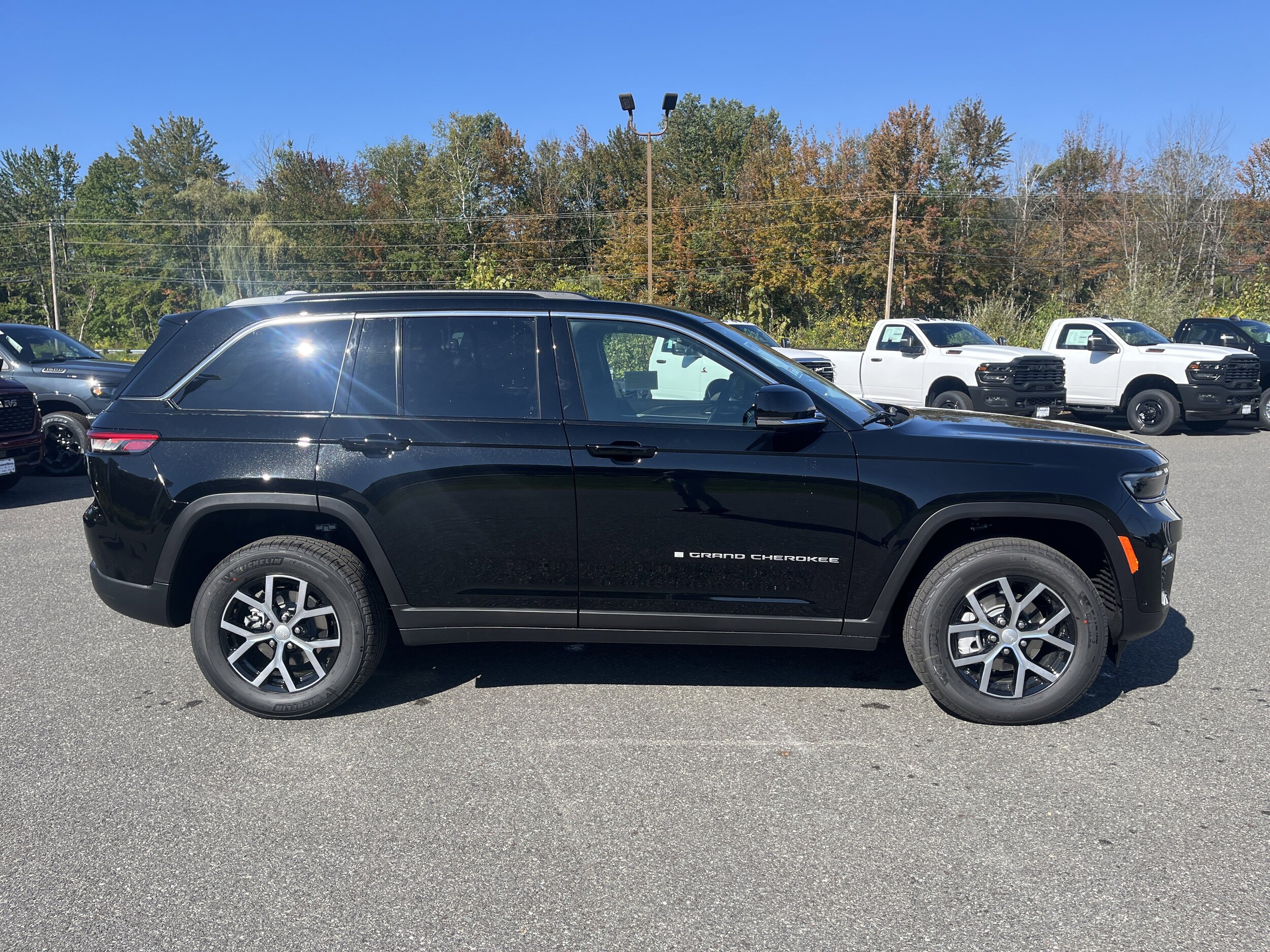 2025 Jeep Grand Cherokee Limited Sport photo 2