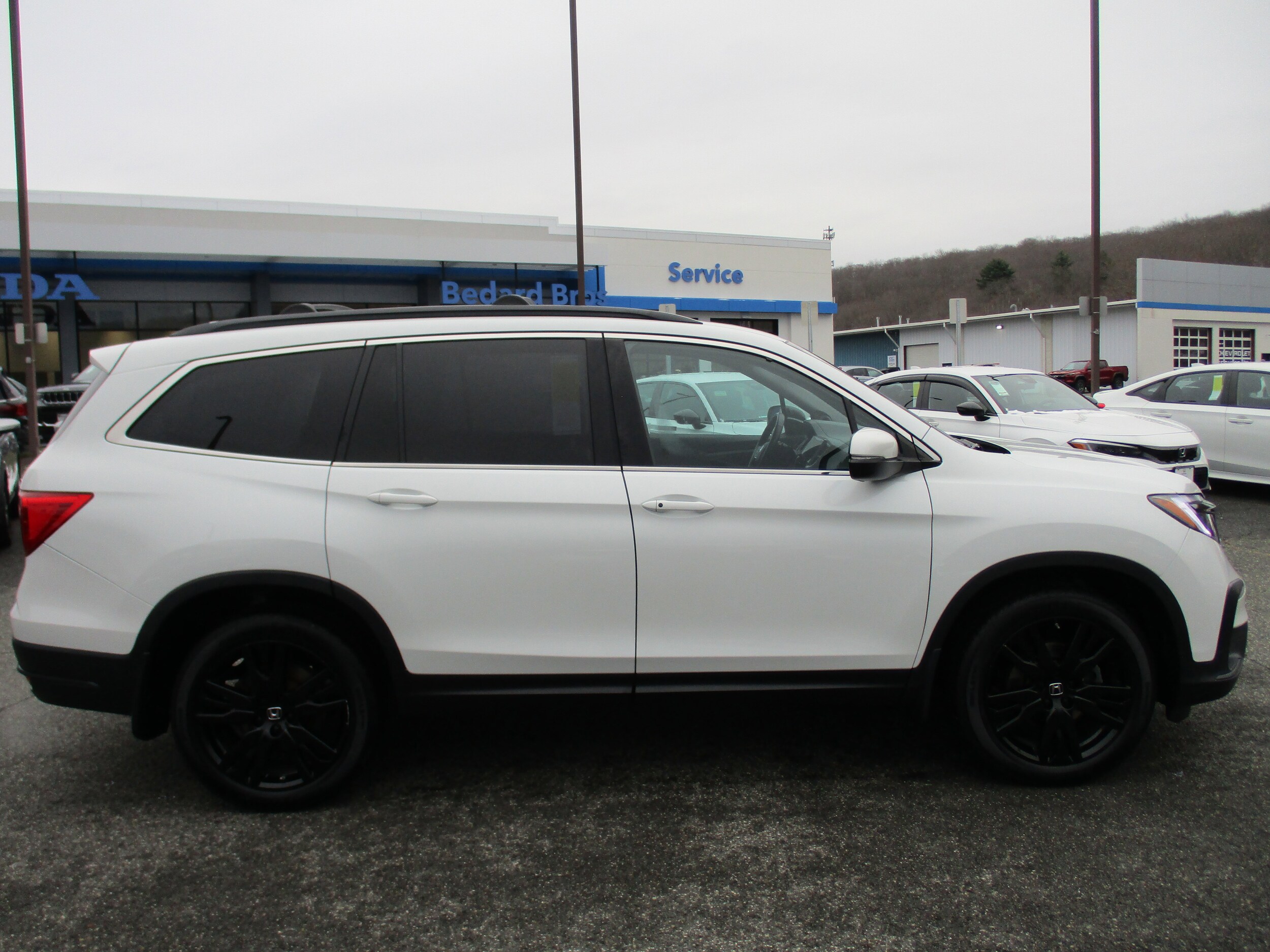 2021 Honda Pilot Special Edition photo 3