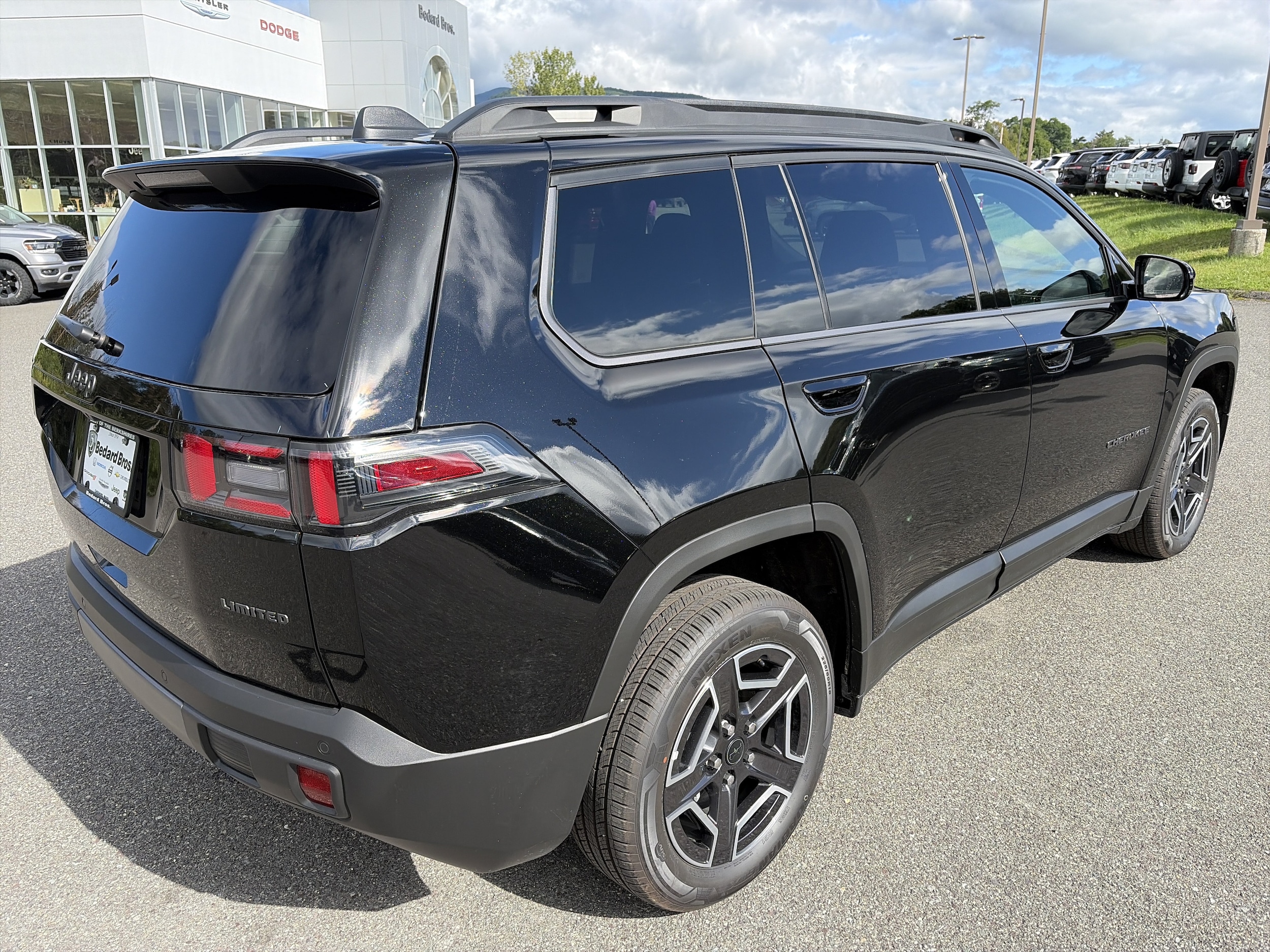 2026 Jeep Cherokee Limited - Photo 5