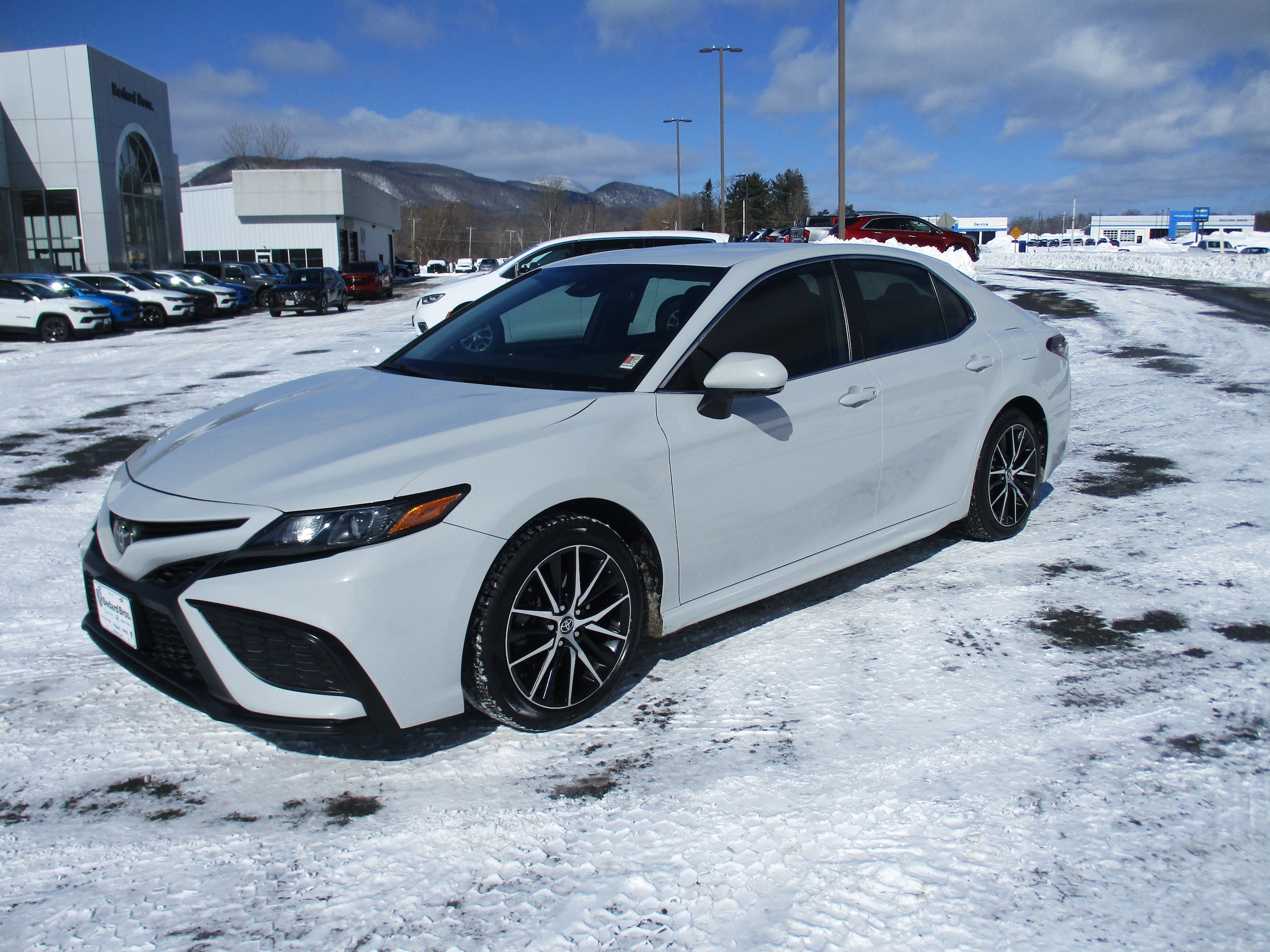 Used 2022 Toyota Camry SE with VIN 4T1G11AK4NU005456 for sale in Cheshire, MA
